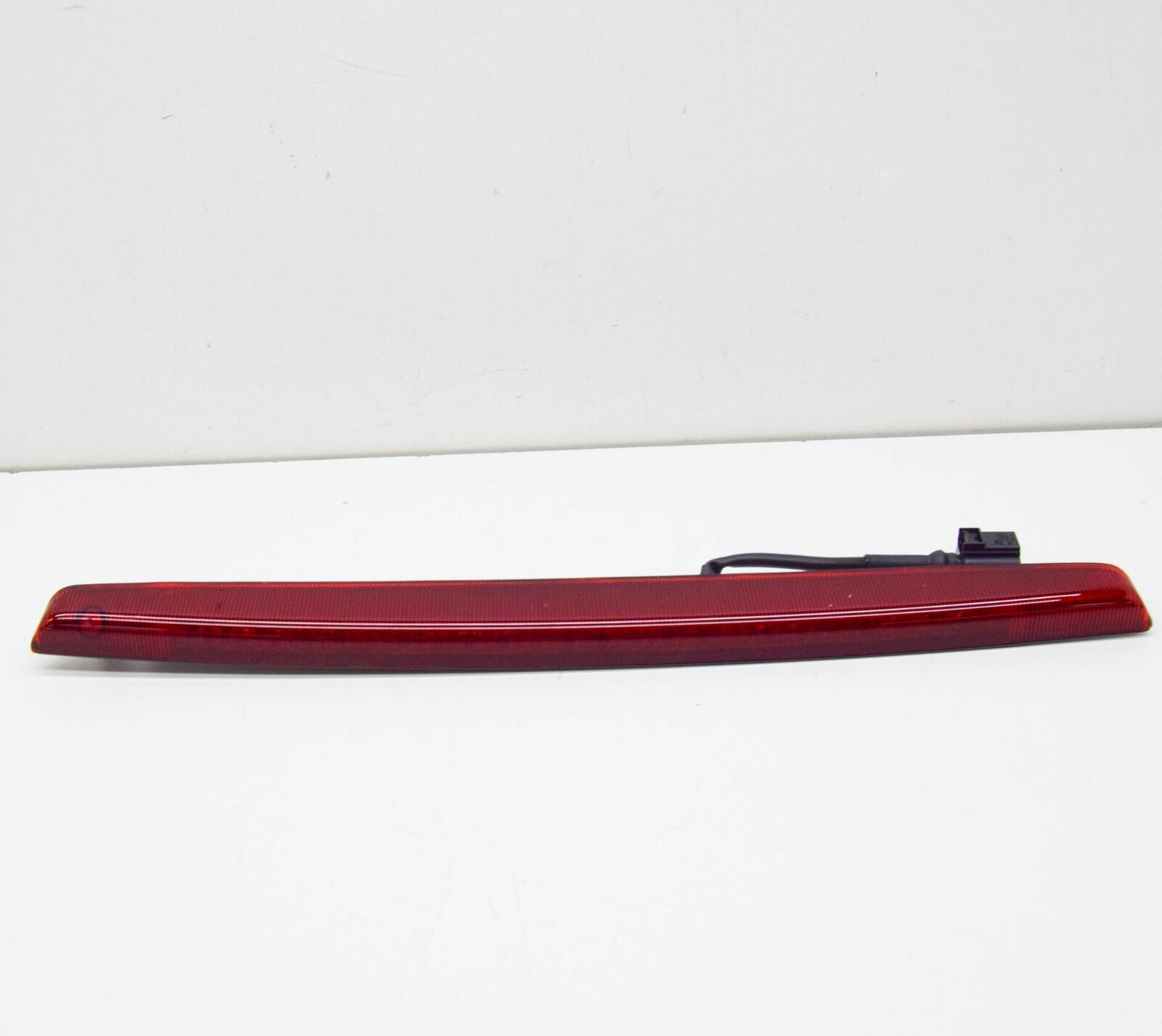 NEW SKODA KAMIQ REAR THIRD BRAKE CENTRE STOP LIGHT 654945097 ORIGINAL
