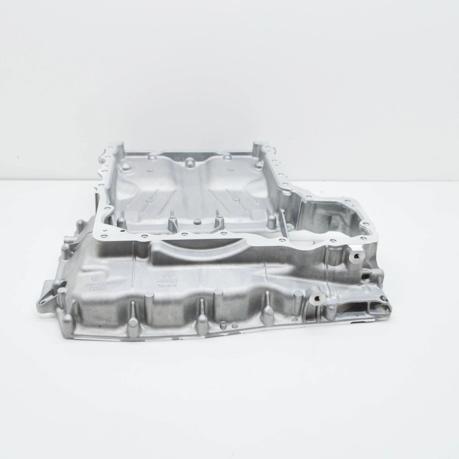 NEW AUDI A6 C8 OIL SUMP PAN UPPER PART 06M103603AM ORIGINAL
