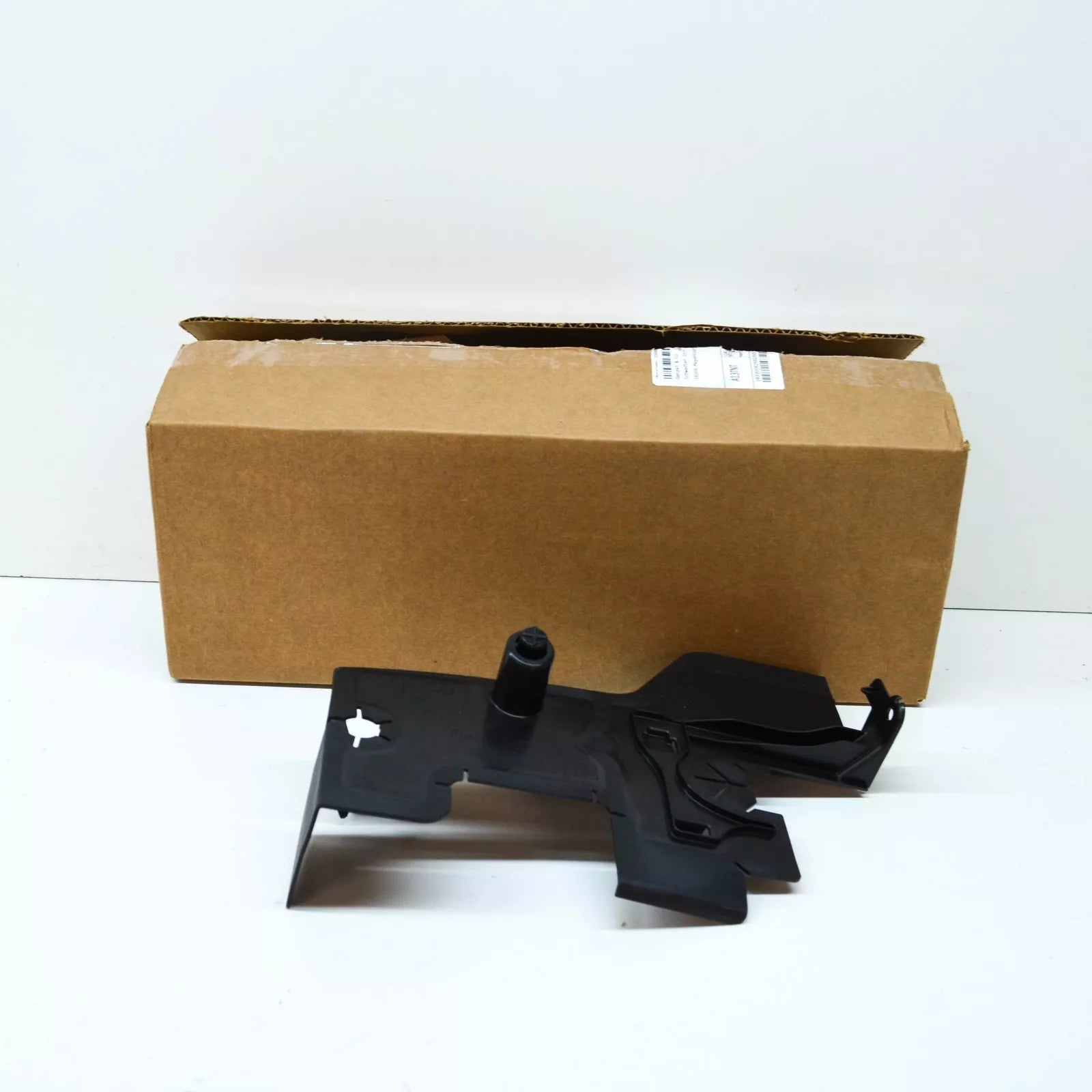 NEW BMW X5 G05 RADIATOR RIGHT AIR DUCT BOTTOM 51748090944 ORIGINAL