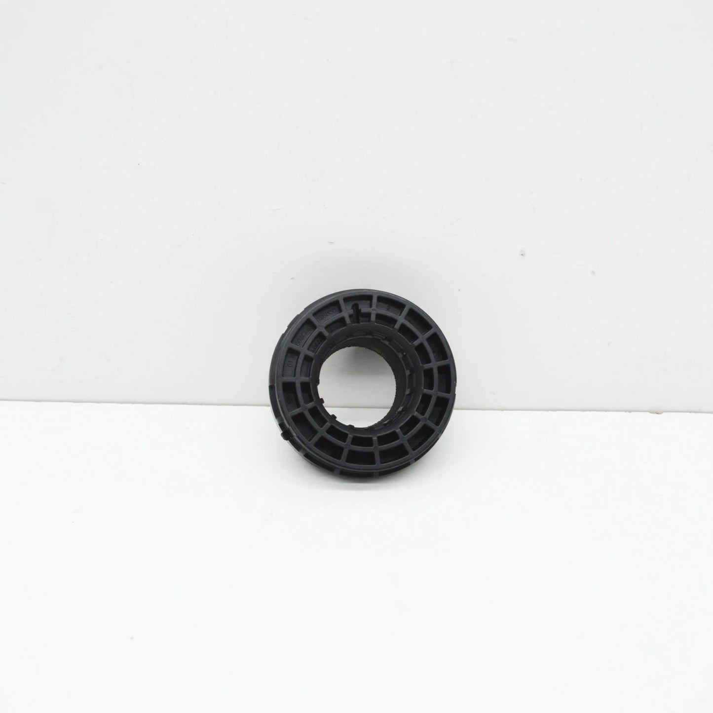 NEW MERCEDES-BENZ C W205 REAR COIL SPRING SHIM A2053240584 ORIGINAL