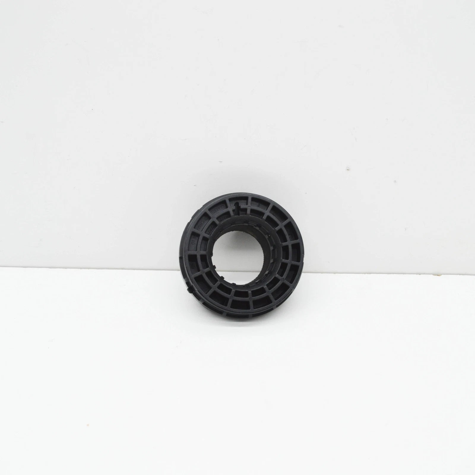 NEW MERCEDES-BENZ C W205 REAR COIL SPRING SHIM A2053240584 ORIGINAL