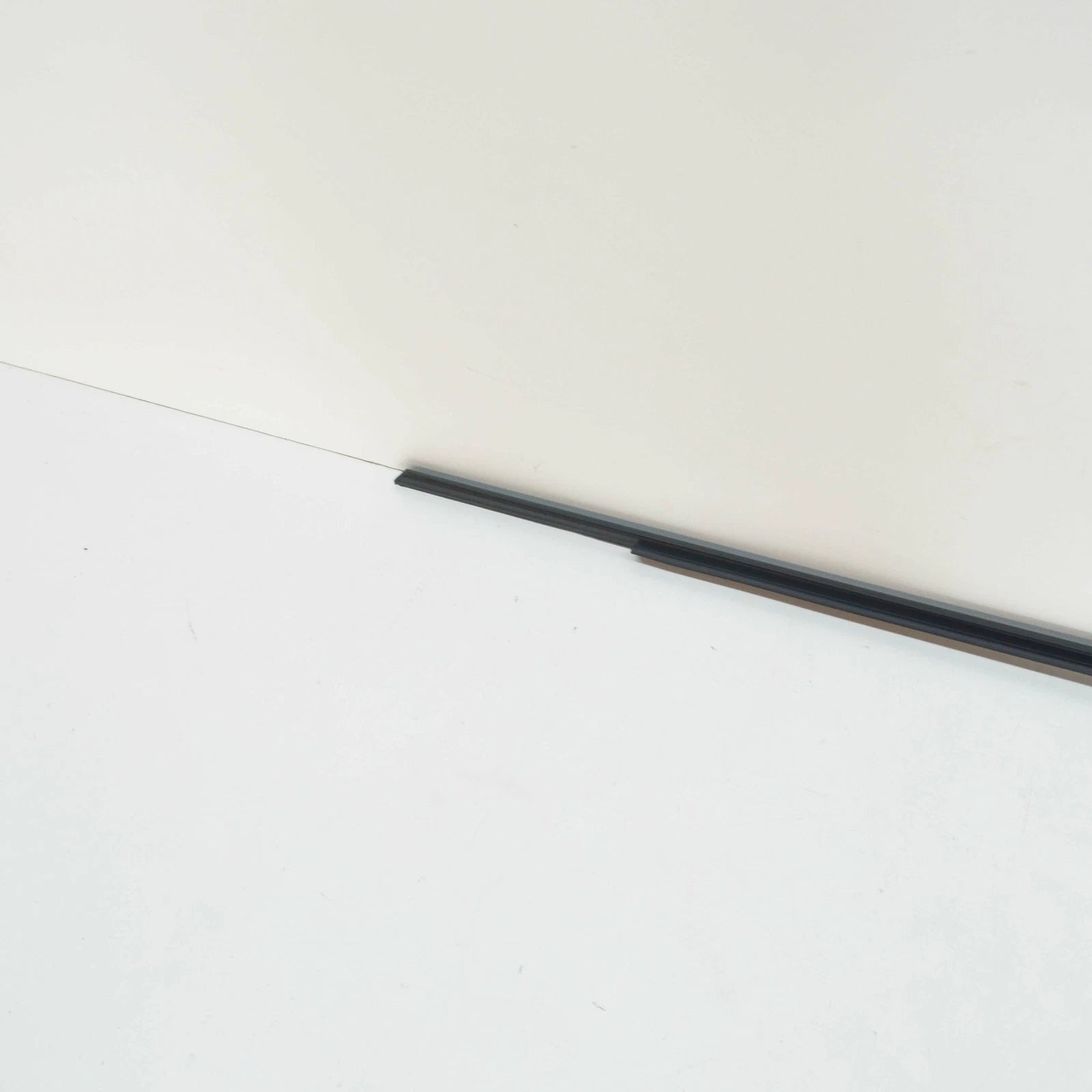 NEW AUDI A3 8P FRONT RIGHT DOOR OUTER WINDOW APERTURE SEAL 8P3837478C