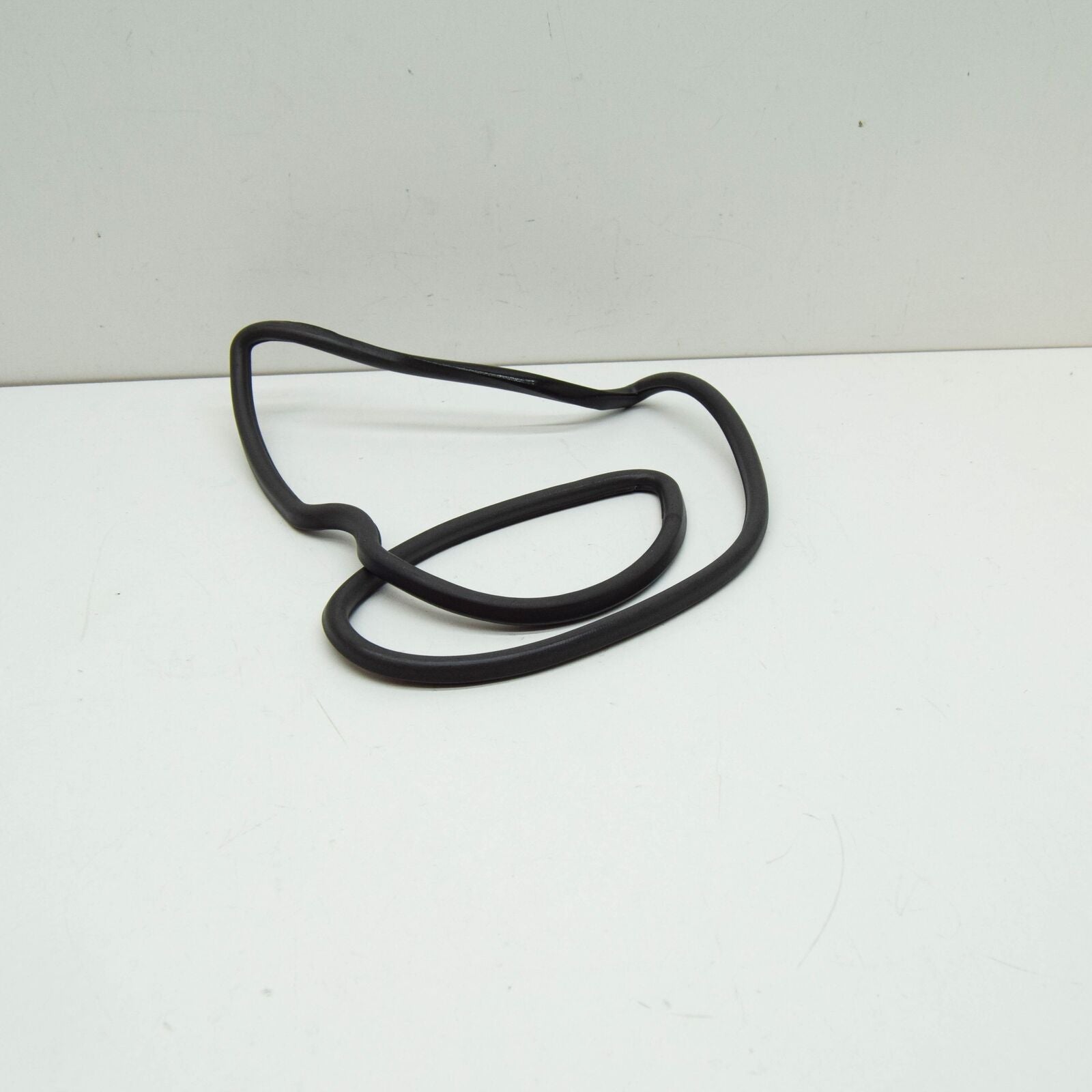 NEW MERCEDES-BENZ C W202 FRONT LEFT HEADLAMP LENS SEAL A2028261380 ORIGINAL