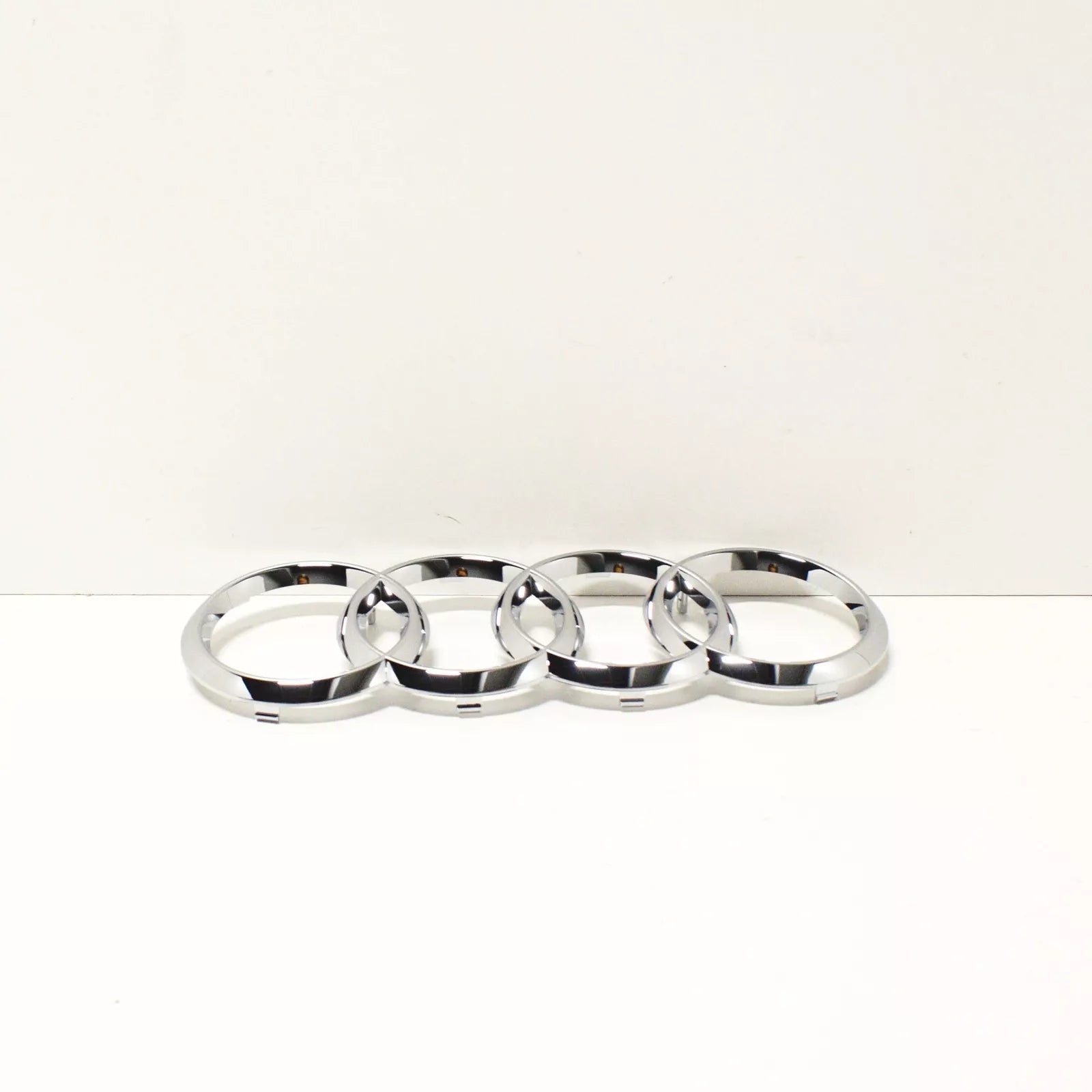 NEW AUDI A7 4G FRONT GRILLE EMBLEM 4H0853605C2ZZ ORIGINAL