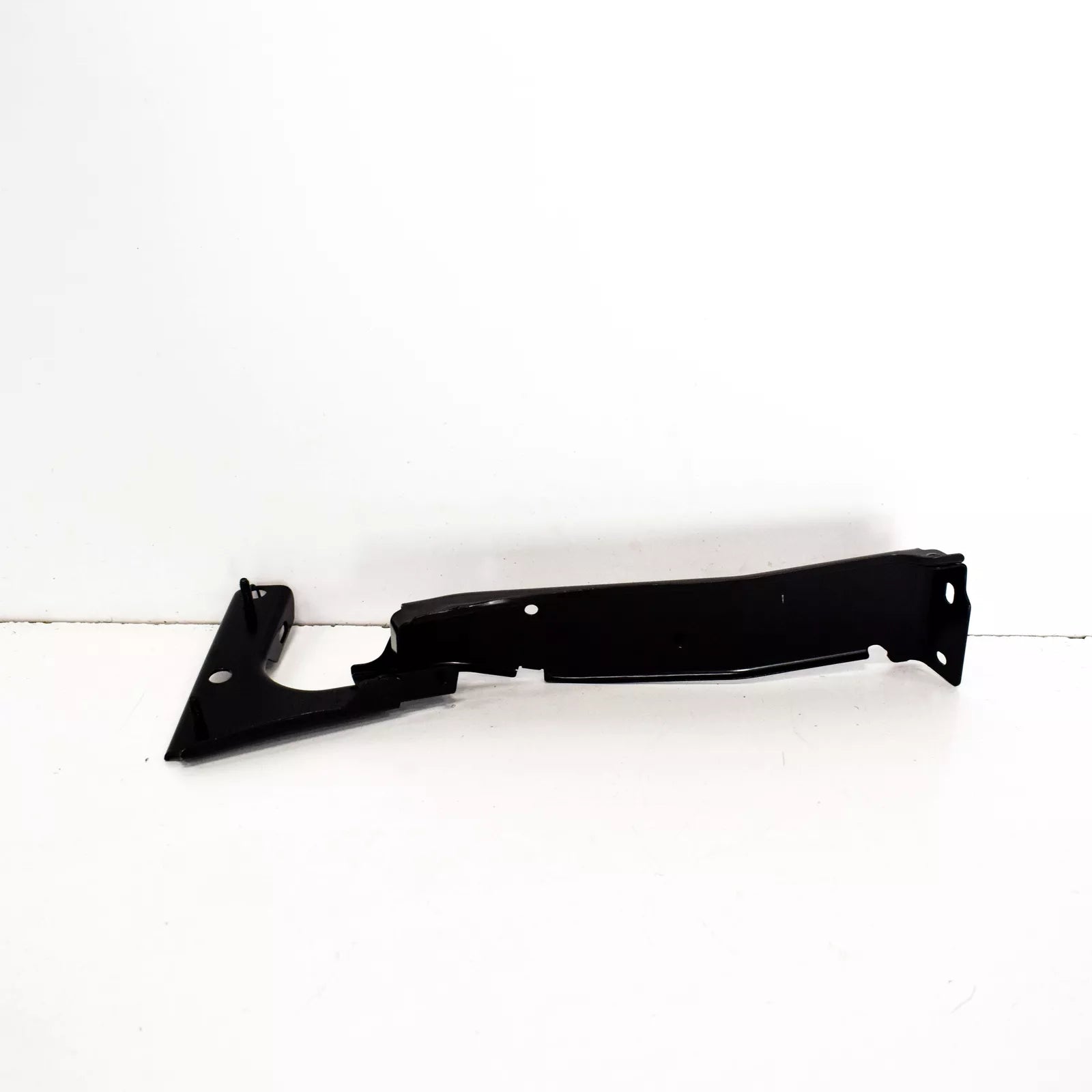 NEW AUDI A5 8T FRONT RIGHT FENDER LOWER BRACKET 8T0821136G ORIGINAL