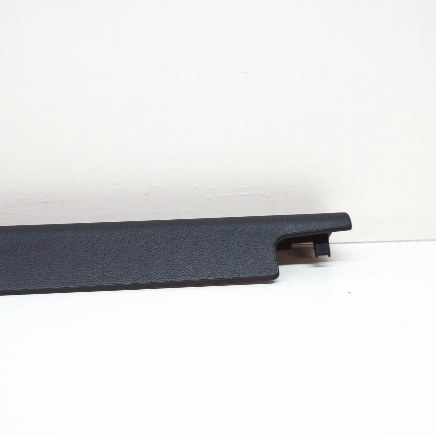 NEW MERCEDES-BENZ E C207 FRONT RIGHT INTERIOR SILL TRIM A20768604369051 ORIGINAL