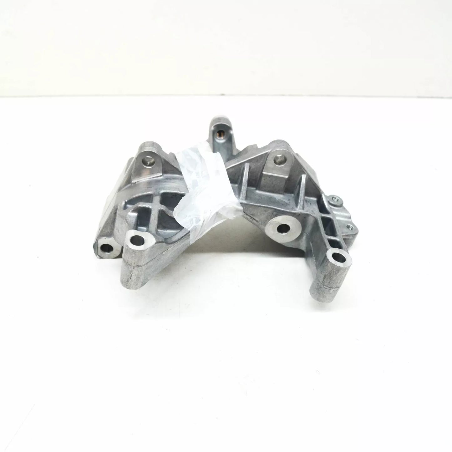 NEW AUDI Q7 4M ALTERNATOR BRACKET HOLDER 057903143L