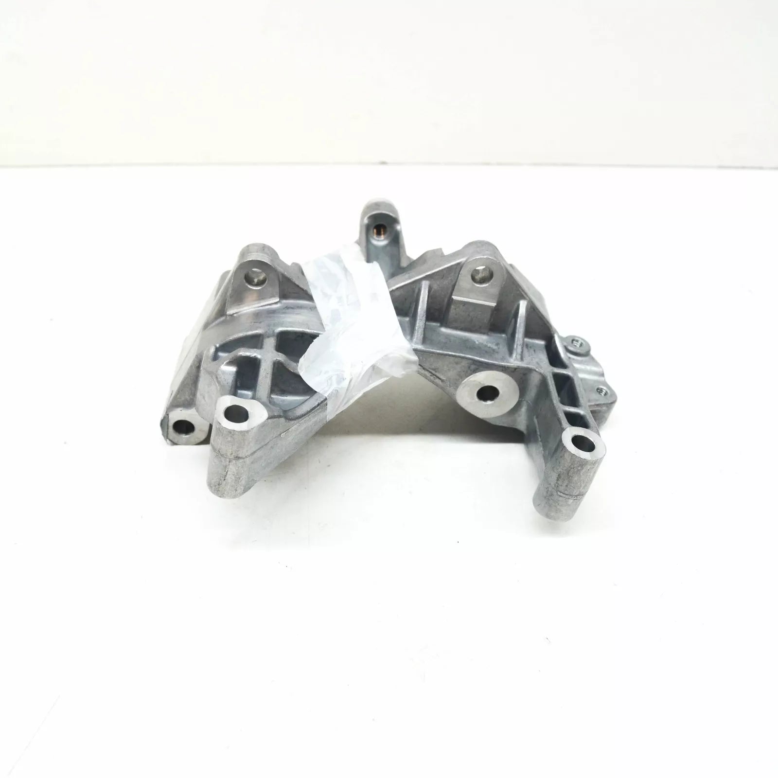 NEW AUDI Q7 4M ALTERNATOR BRACKET HOLDER 057903143L