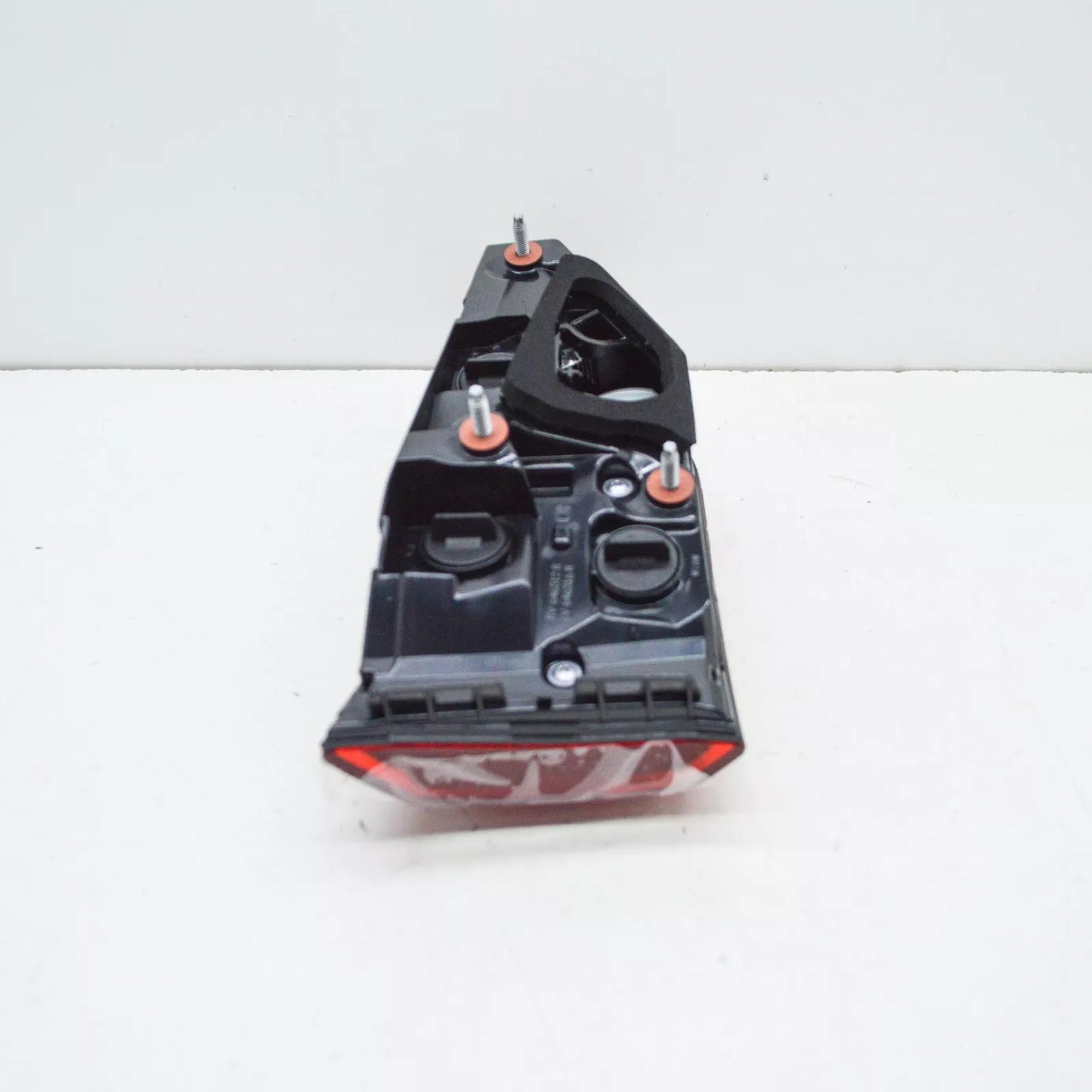 NEW AUDI Q3 F3 SPORTBACK RIGHT SIDE TRUNK BOOTLID TAILLIGHT 83A945076