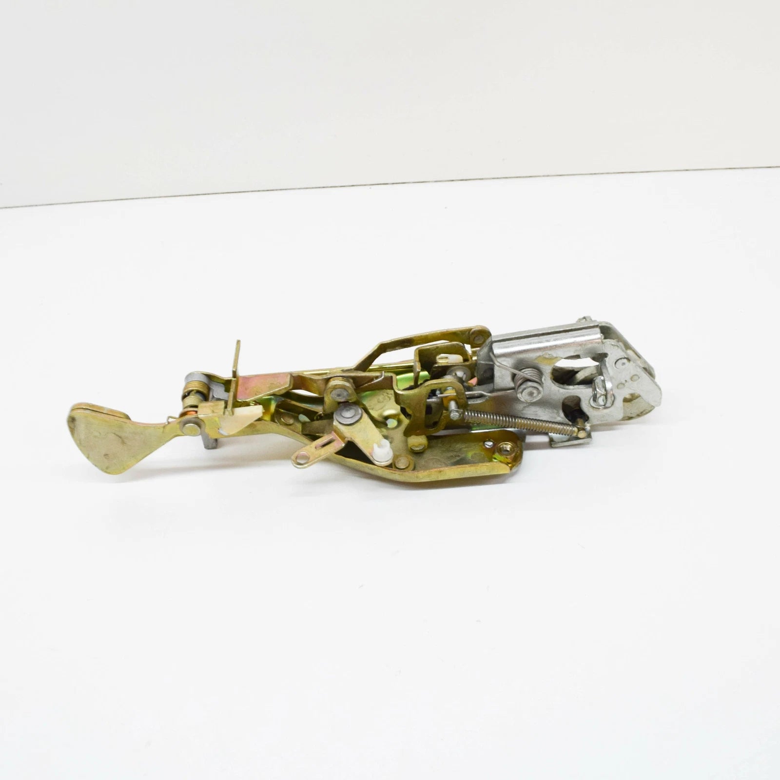 NEW MERCEDES-BENZ W123 LIFTGATE TAILGATE HATCH LOCK A1237400935