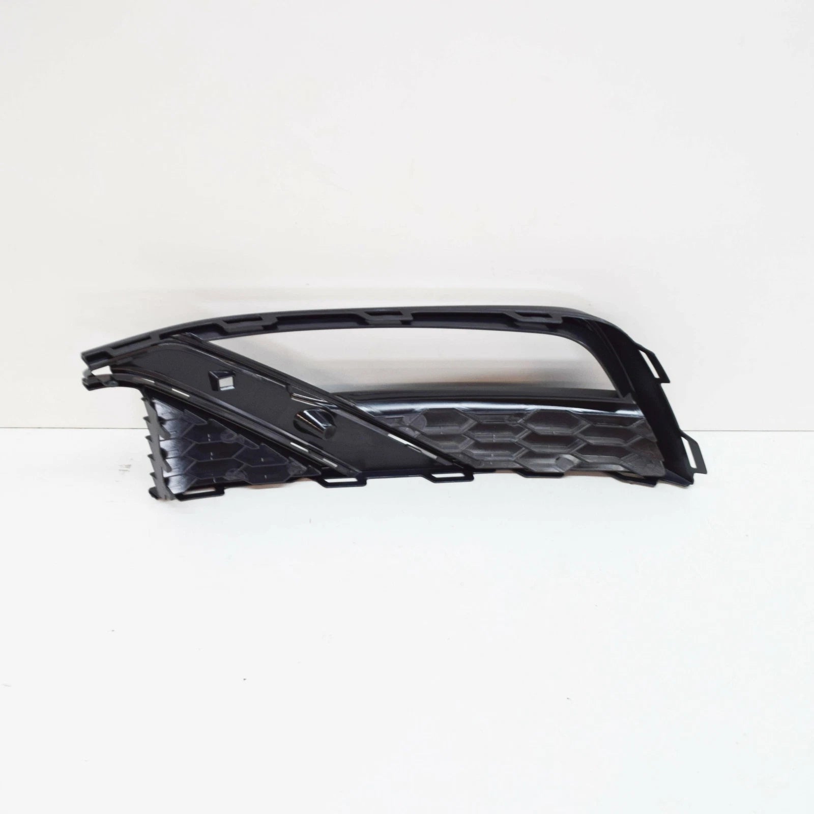 NEW VOLKSWAGEN POLO 6C FRONT BUMPER RIGHT LOWER GRILLE 6C0853666G9B9