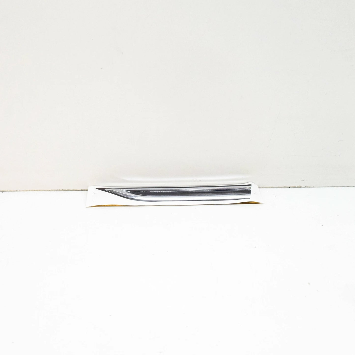 NEW VOLKSWAGEN ARTEON FRONT LEFT WING EMBLEM BADGE 3G8853689DPJ