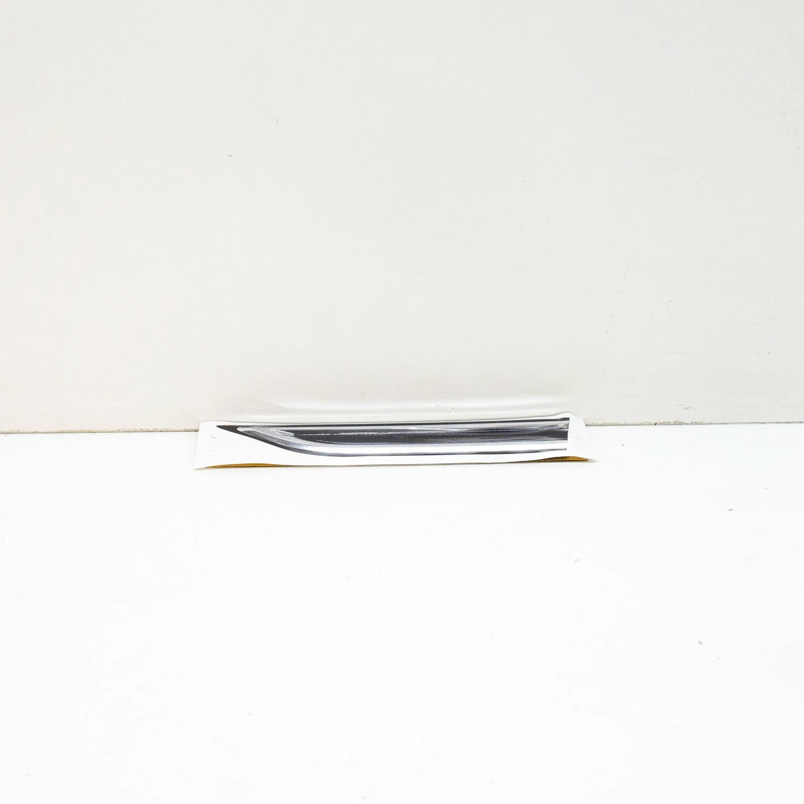 NEW VOLKSWAGEN ARTEON FRONT LEFT WING EMBLEM BADGE 3G8853689DPJ