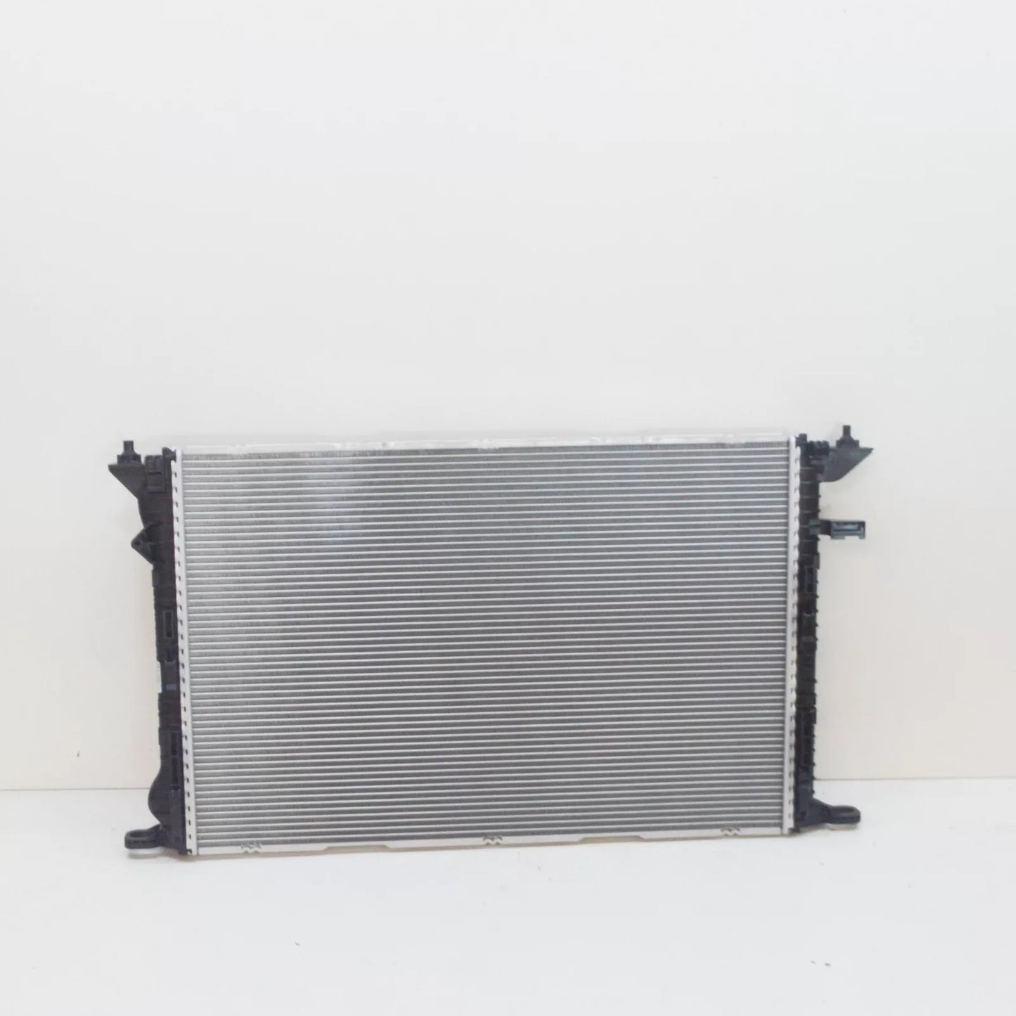 NEW AUDI A4 AVANT B8 ENGINE COOLANT RADIATOR 8K0121251AG ORIGINAL