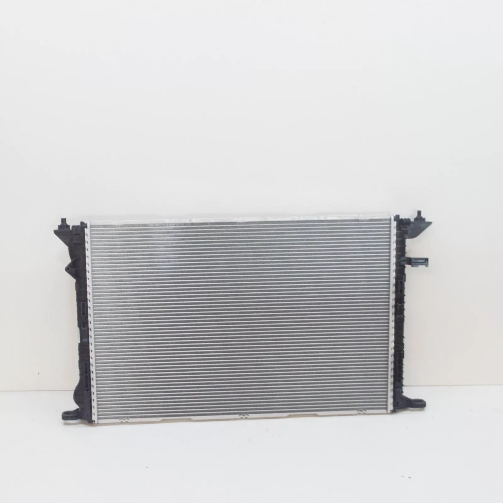 NEW AUDI A4 AVANT B8 ENGINE COOLANT RADIATOR 8K0121251AG ORIGINAL