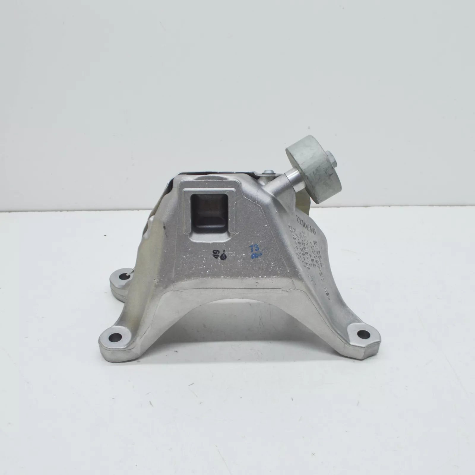 NEW BMW 4 COUPE G22 ENGINE RIGHT SIDE BRACKET 22119470132 ORIGINAL