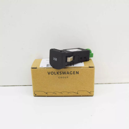 NEW VOLKSVAGEN POLO 6C USB SOCKET WITH COVER 6C0035249B