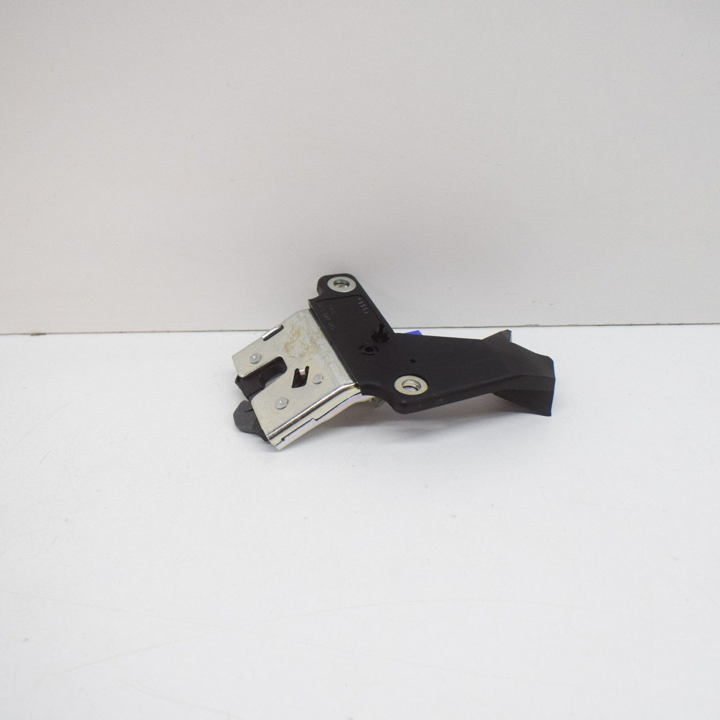 NEW AUDI A4 B6 TRUNK BOOT LID LOCK 8E5827505B ORIGINAL