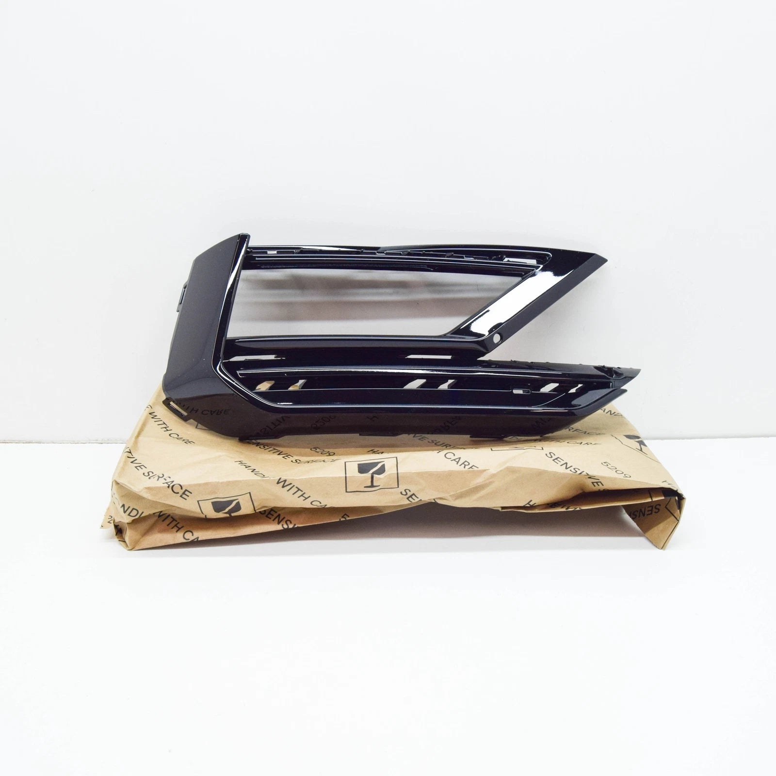 NEW VW TIGUAN AD FRONT RIGHT BUMPER VENT GRILLE 5NA853666E041 ORIGINAL