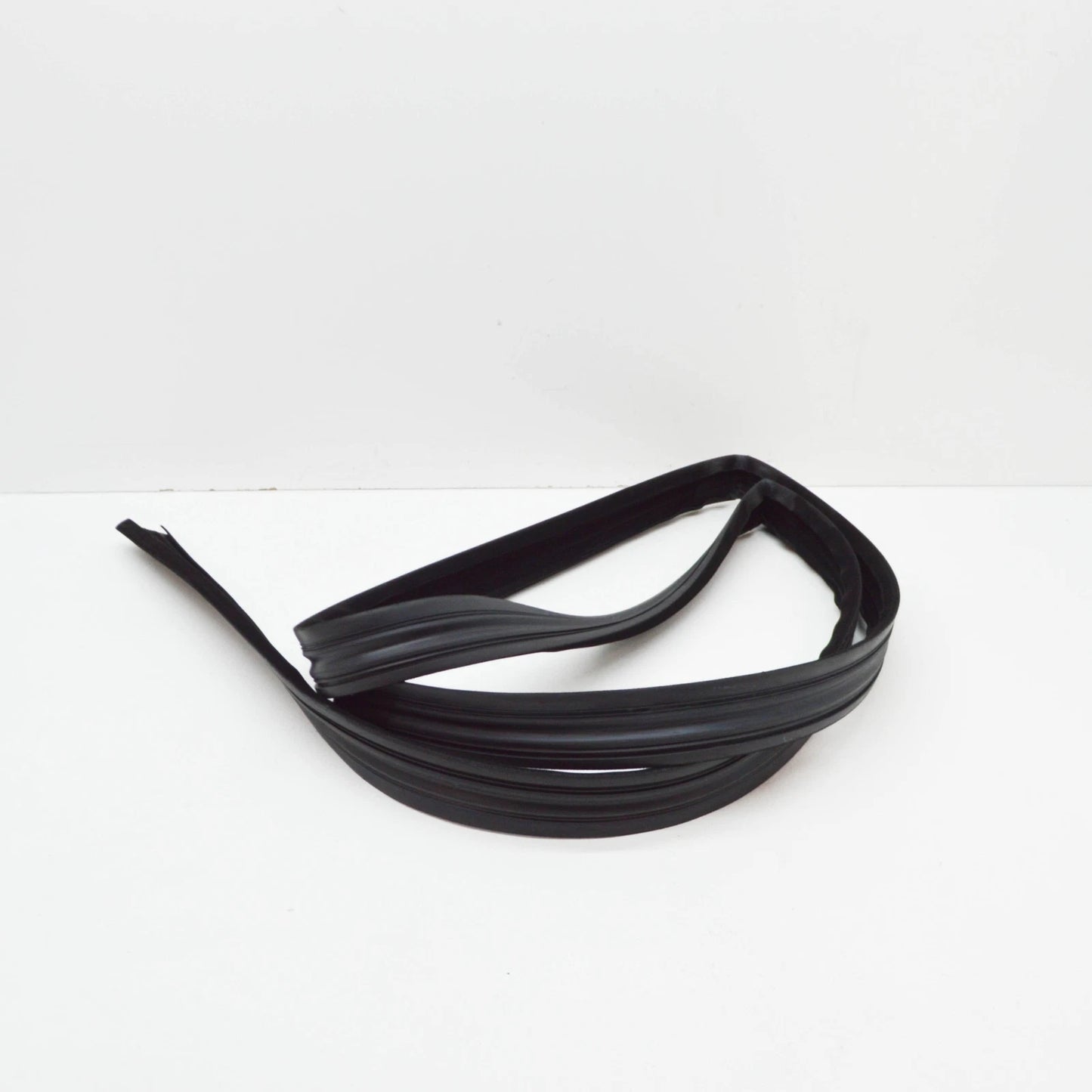 NEW BMW 5 E28 FRONT LEFT DOOR SEALING RUBBER 51321889787 1889787 1982 ORIGINAL