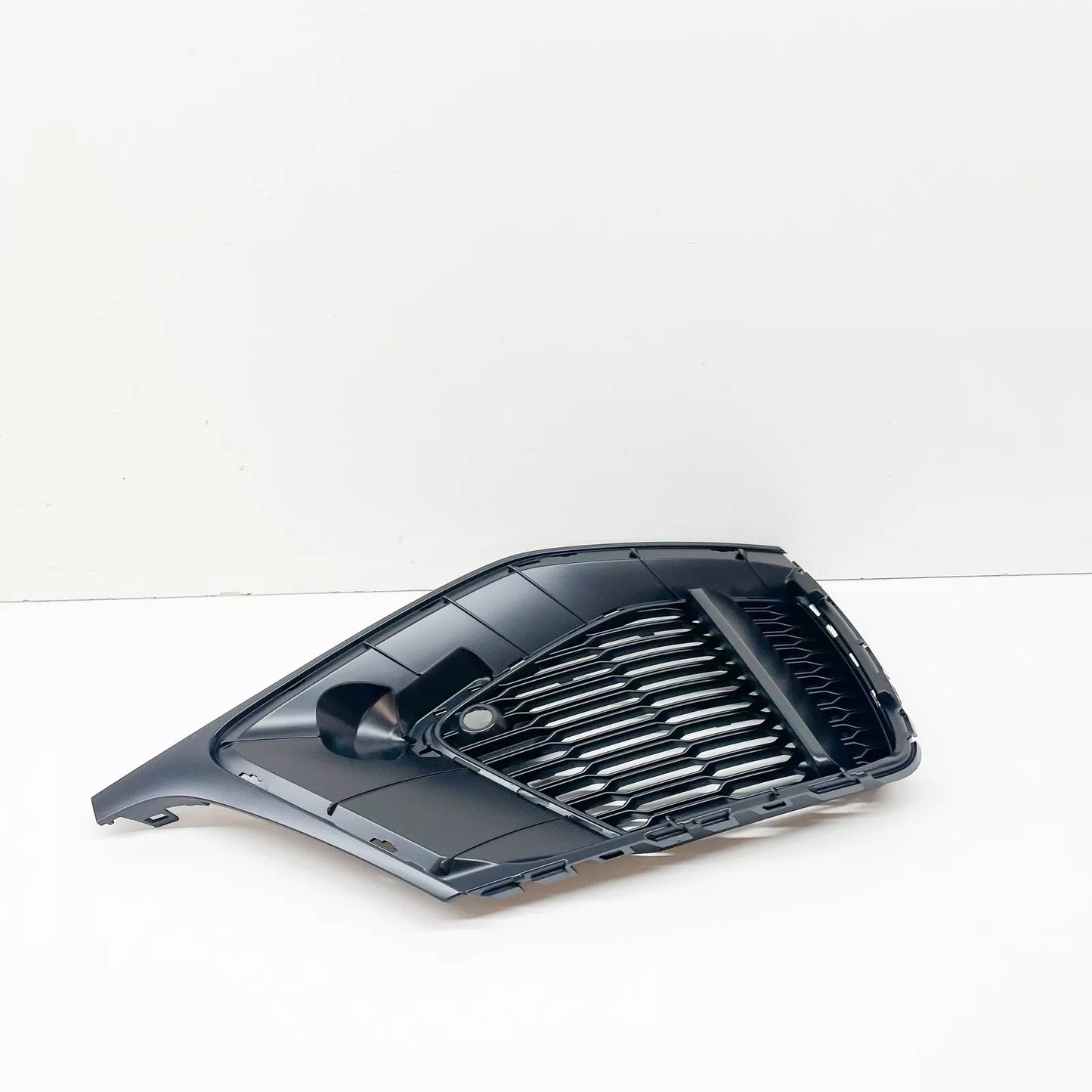 NEW AUDI Q8 4M FRONT RIGHT AIR GUIDE GRILLE 4M8807682ARU6