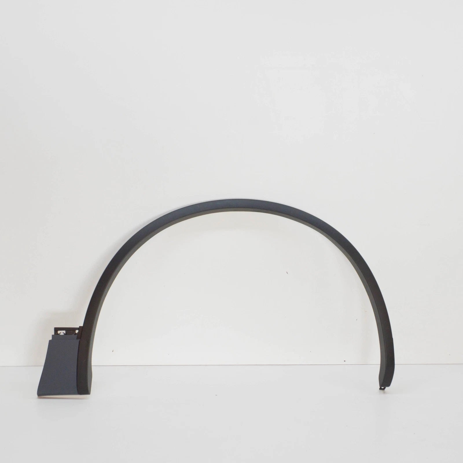 NEW VW TOUAREG 7P FRONT RIGHT FENDER WHEEL COVER MOLDING 7P6853718GGRU ORIGINAL