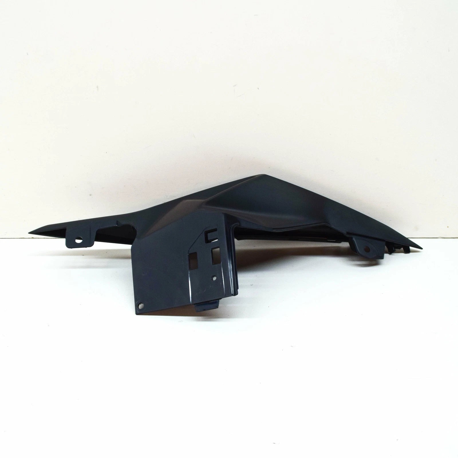 NEW BMW S 1000 R REAR RIGHT SEAT TAIL LATERAL PART 46628525364 ORIGINAL