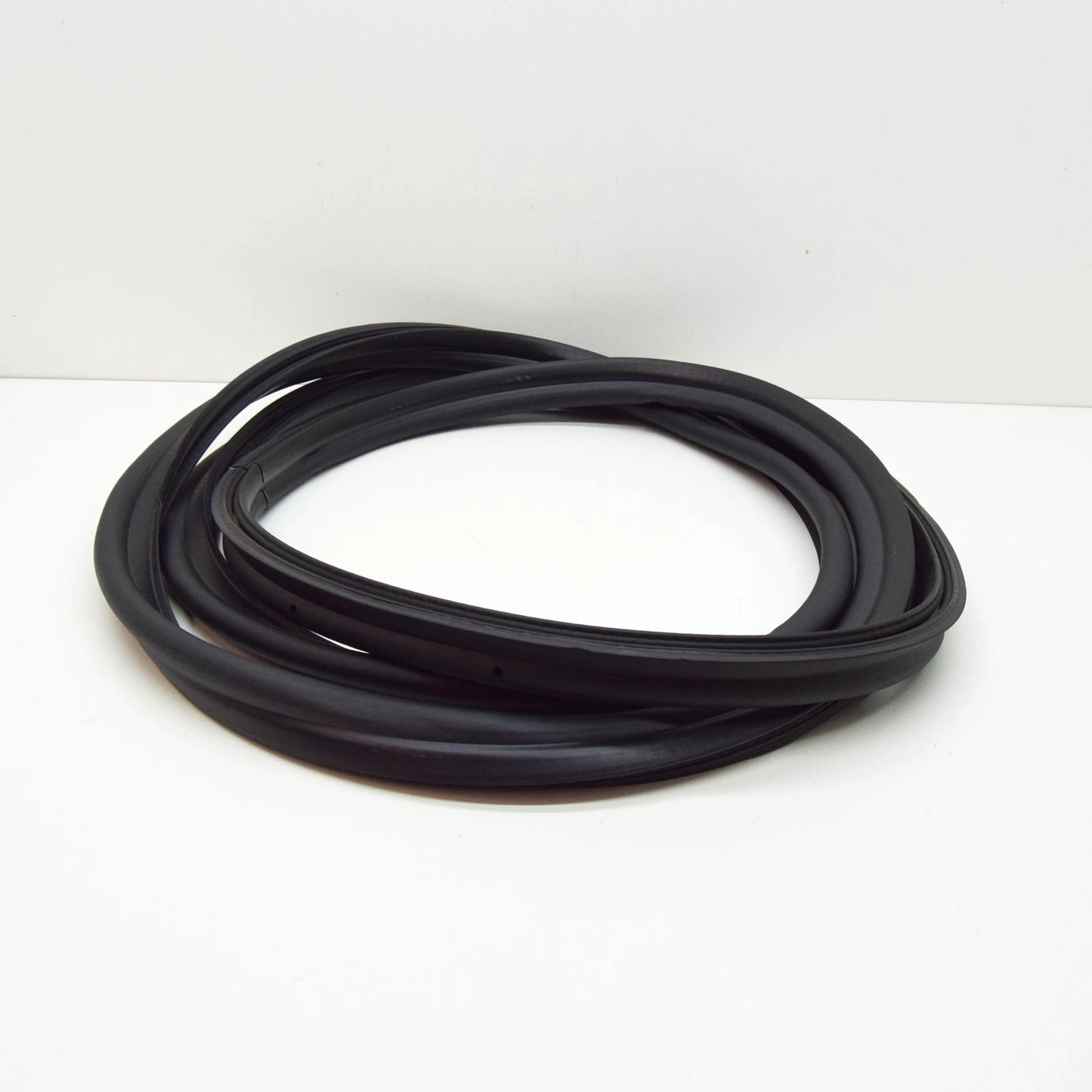 NEW MERCEDES-BENZ E W210 REAR TRUNK LID SEAL A2107500198 ORIGINAL