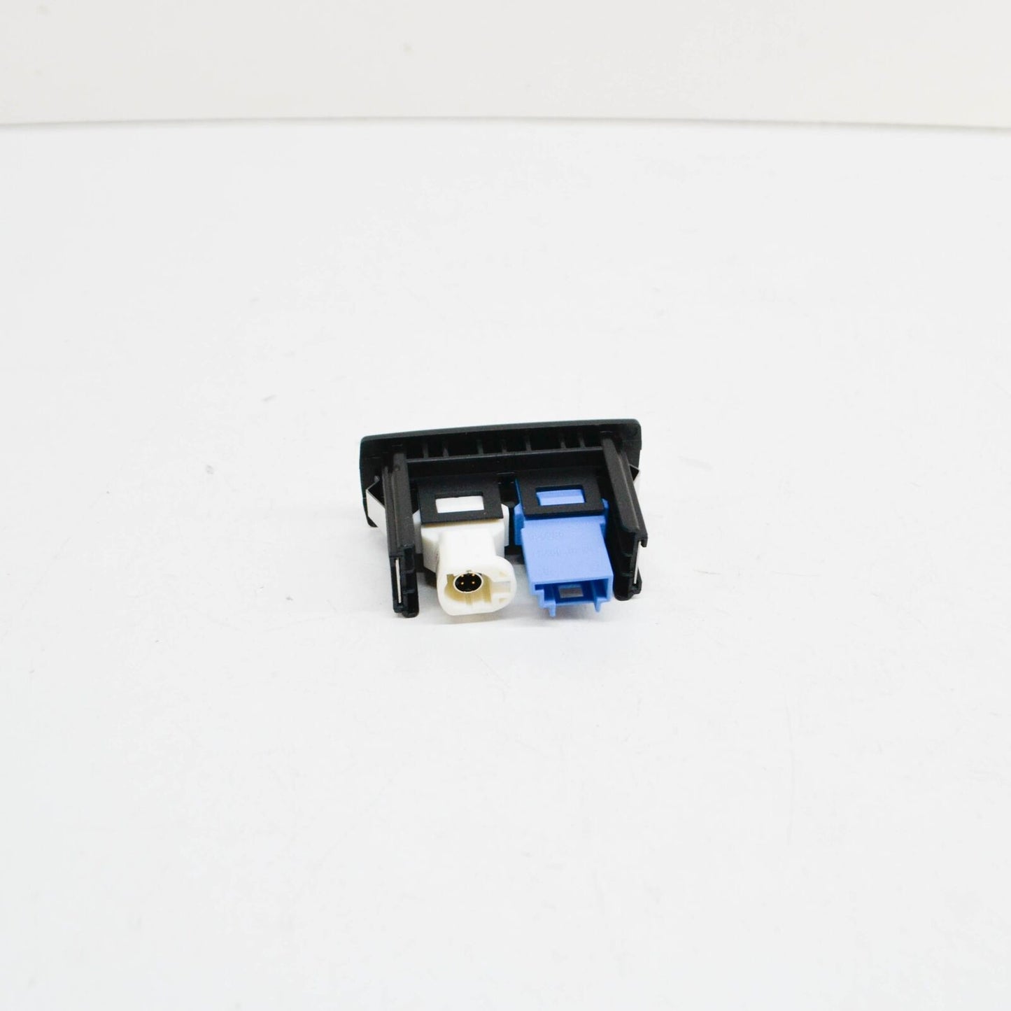 NEW MERCEDES-BENZ VITO W447 USB/AUX ADAPTER A4478200087 ORIGINAL