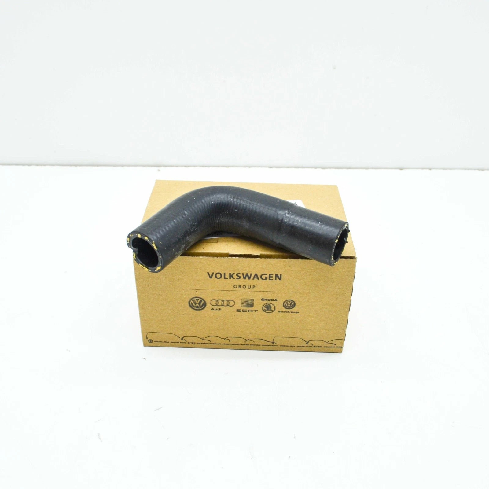 NEW AUDI RS5 CABRIO 8F ENGINE COOLING HOSE 8F0121049 ORIGINAL