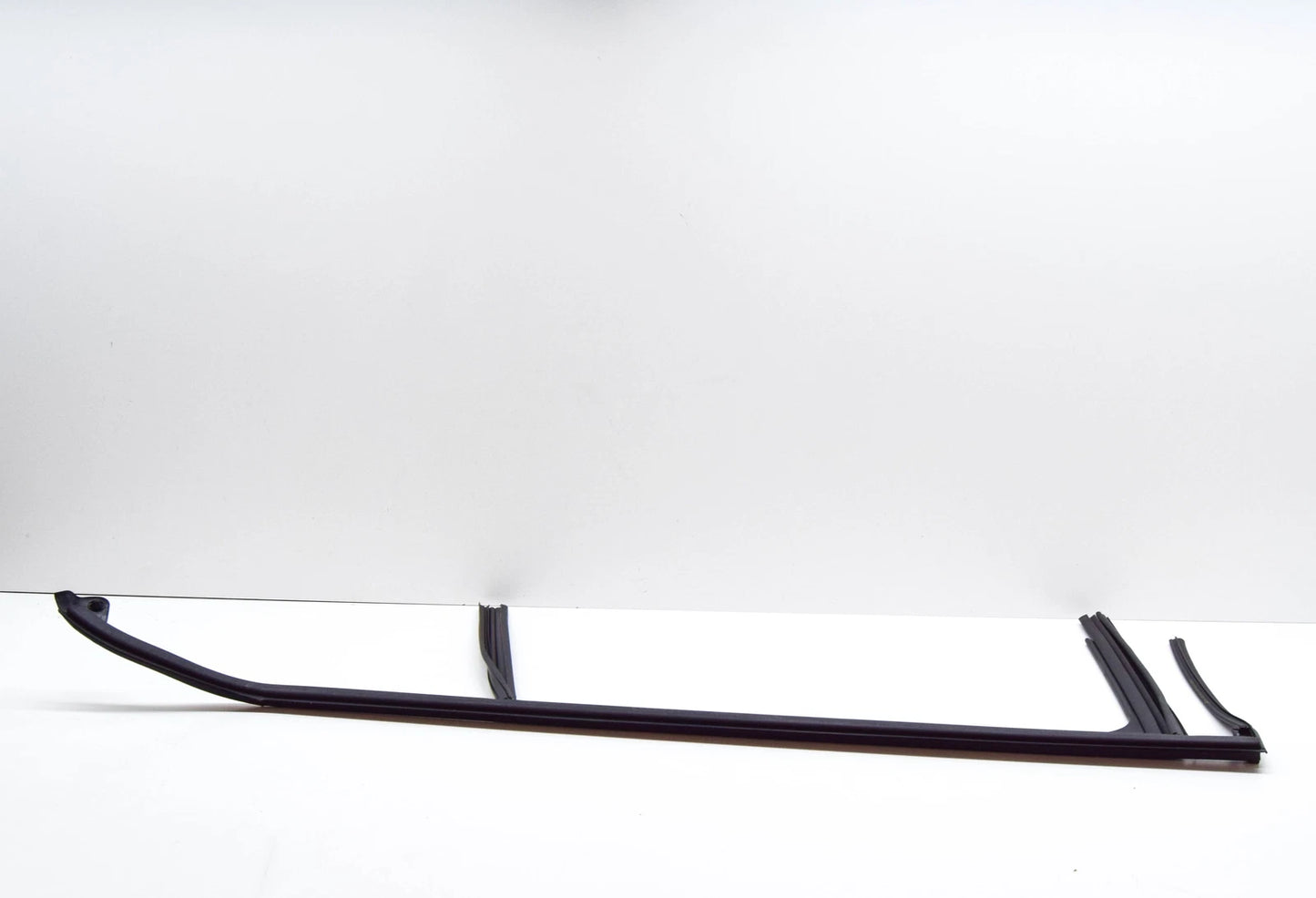 NEW MERCEDES-BENZ A W176 REAR LEFT DOOR WINDOW GUIDE RAIL A1767350025 ORIGINAL