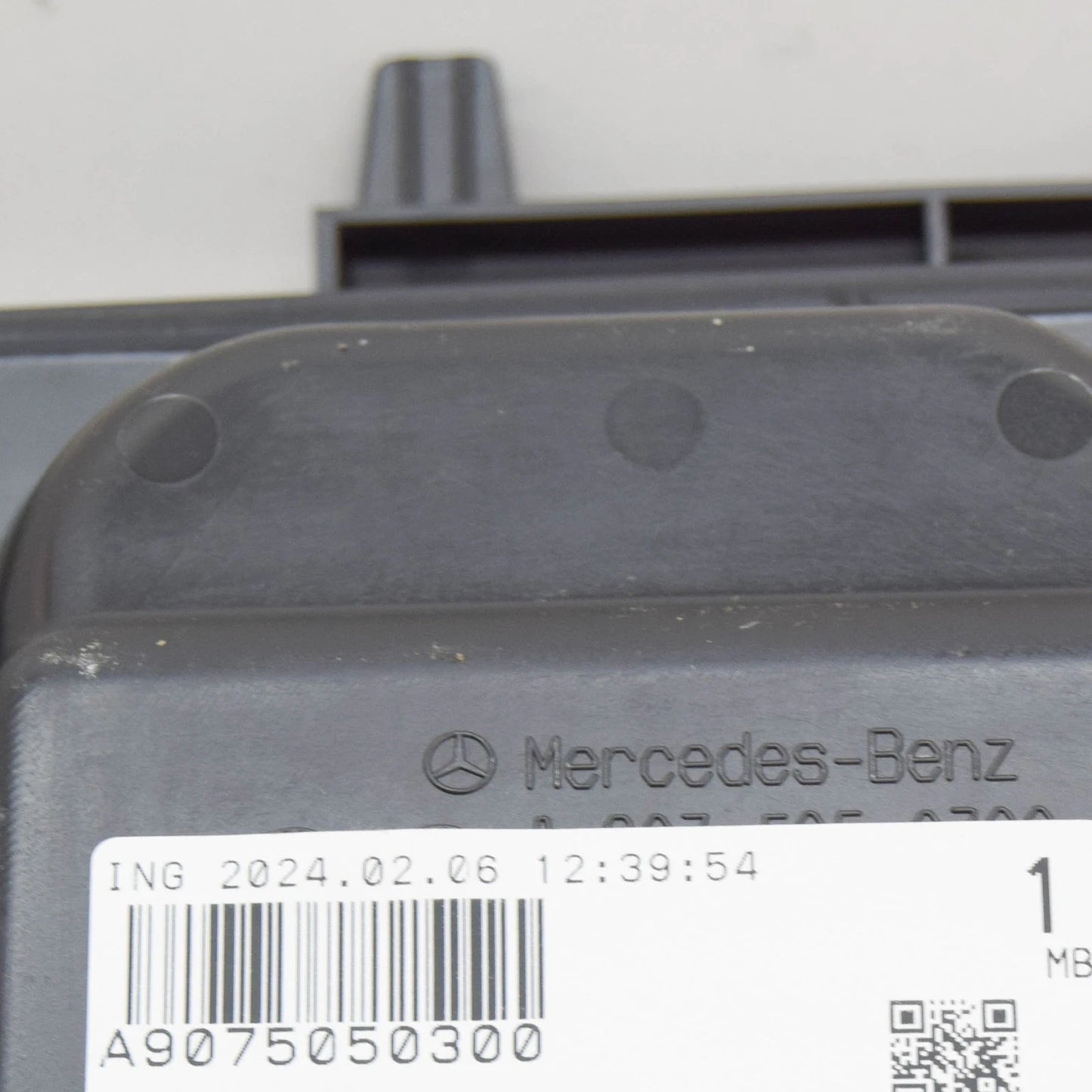 NEW MB SPRINTER W907 W910 LEFT RADIATOR AIR DEFLECTOR A9075050300 ORIGINAL