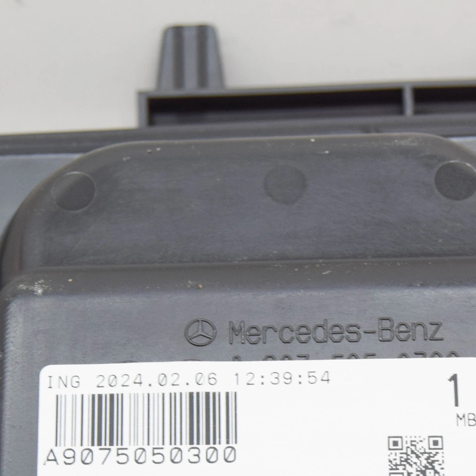 NEW MB SPRINTER W907 W910 LEFT RADIATOR AIR DEFLECTOR A9075050300 ORIGINAL