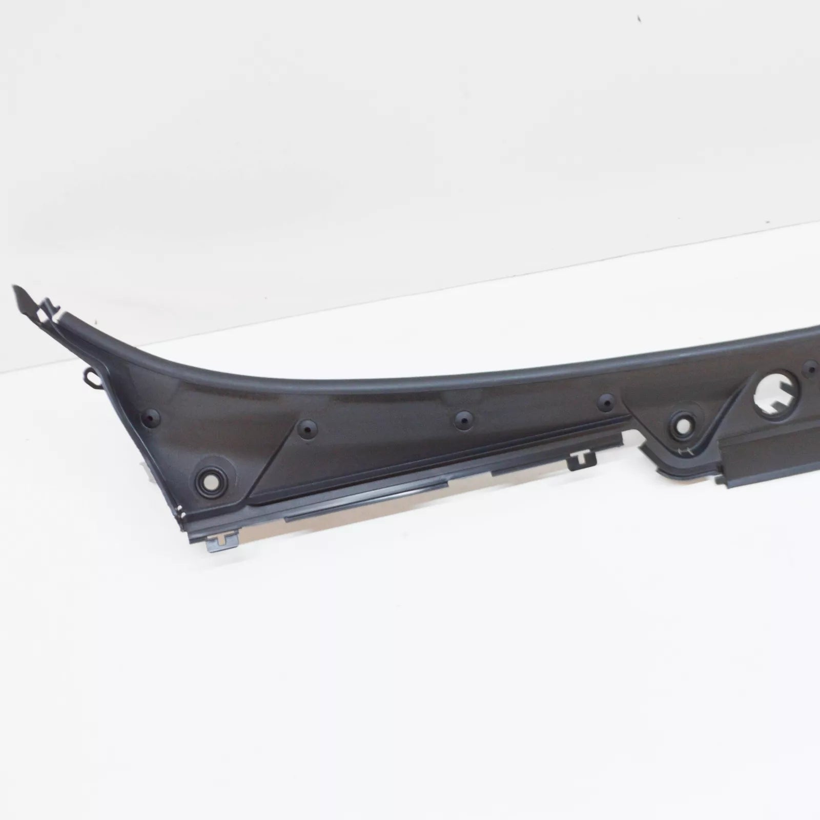 NEW BMW 2 COUPE F22, F87 FRONT WIPER COWL TRIM 51717240679 7240679 ORIGINAL