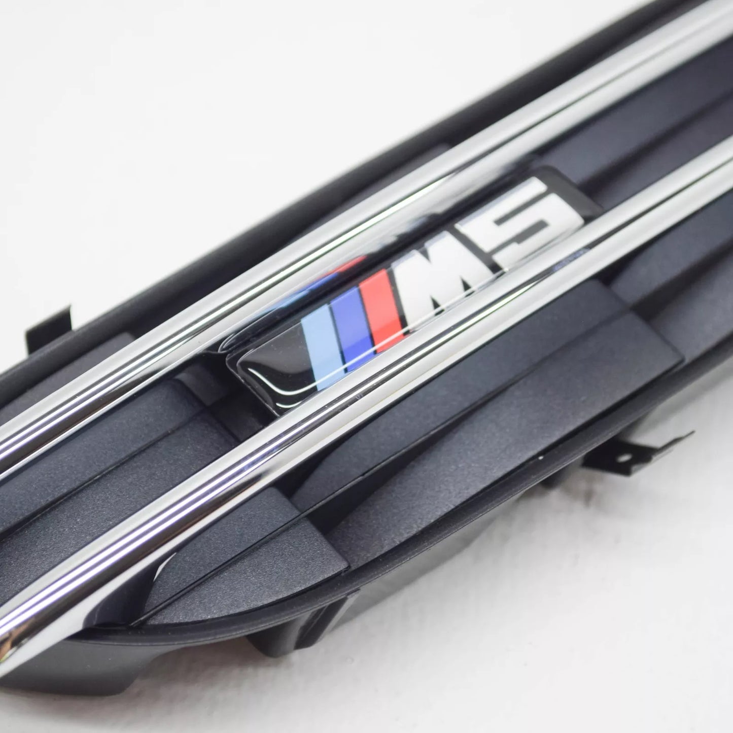 NEW BMW 5 E60 M5 FRONT LEFT FENDER WING GRILLE TRIM 51137896849 ORIGINAL