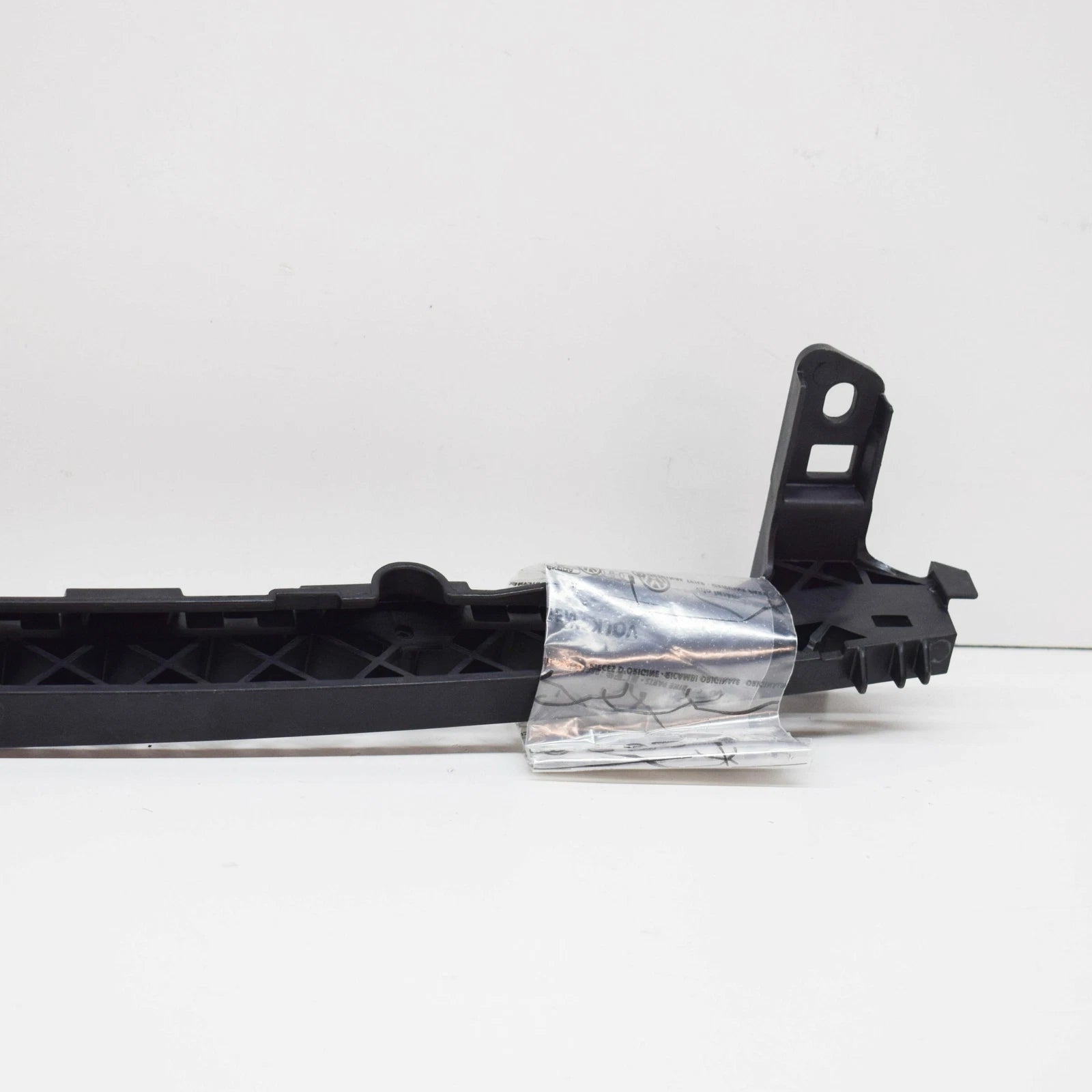 NEW VW PASSAT B8 FRONT RADIATOR CENTER UPPER BRACKET HOLDER 5GM805705A ORIGINAL