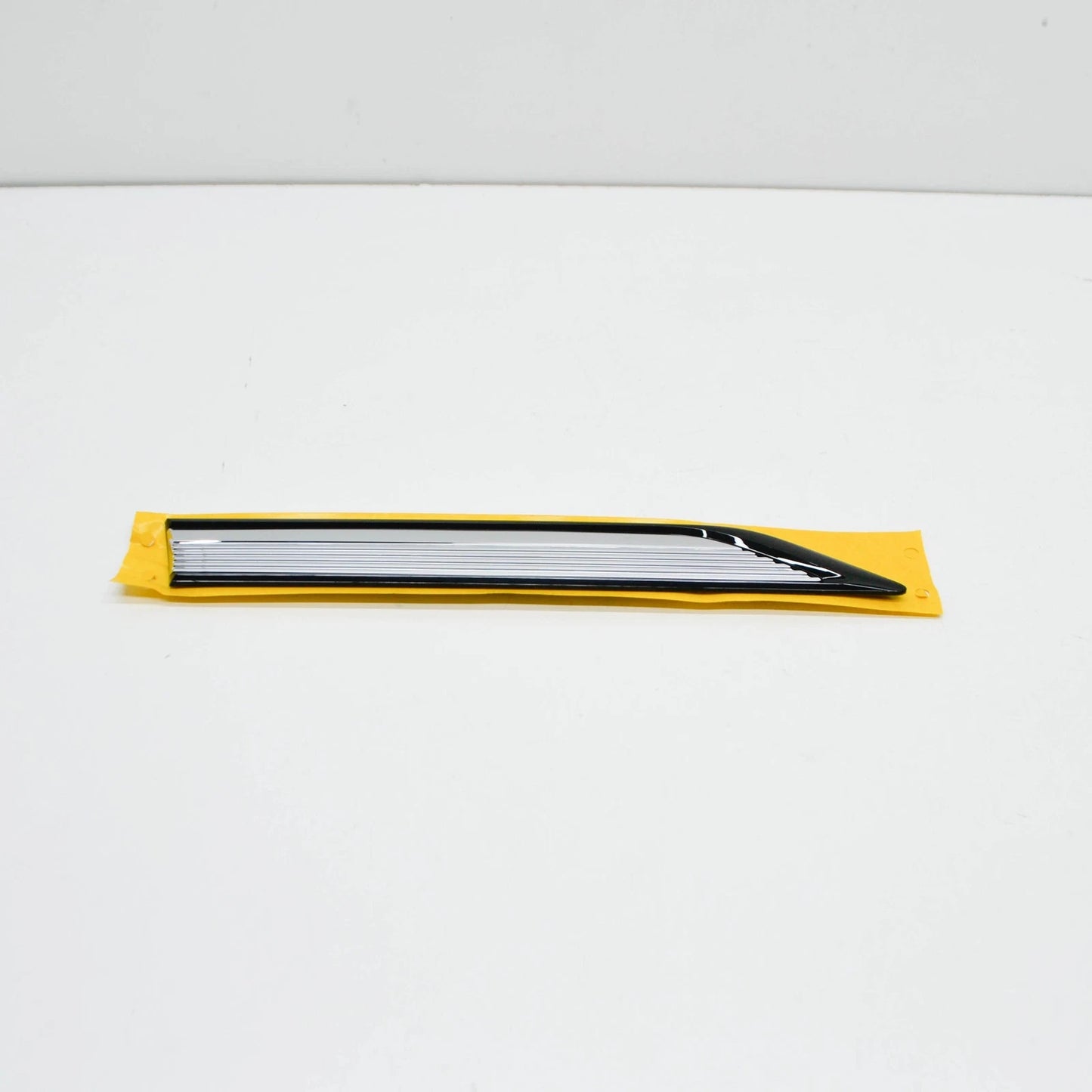 NEW VOLKSWAGEN TIGUAN AD FRONT RIGHT DOOR TRIM 5NA853688PDPJ