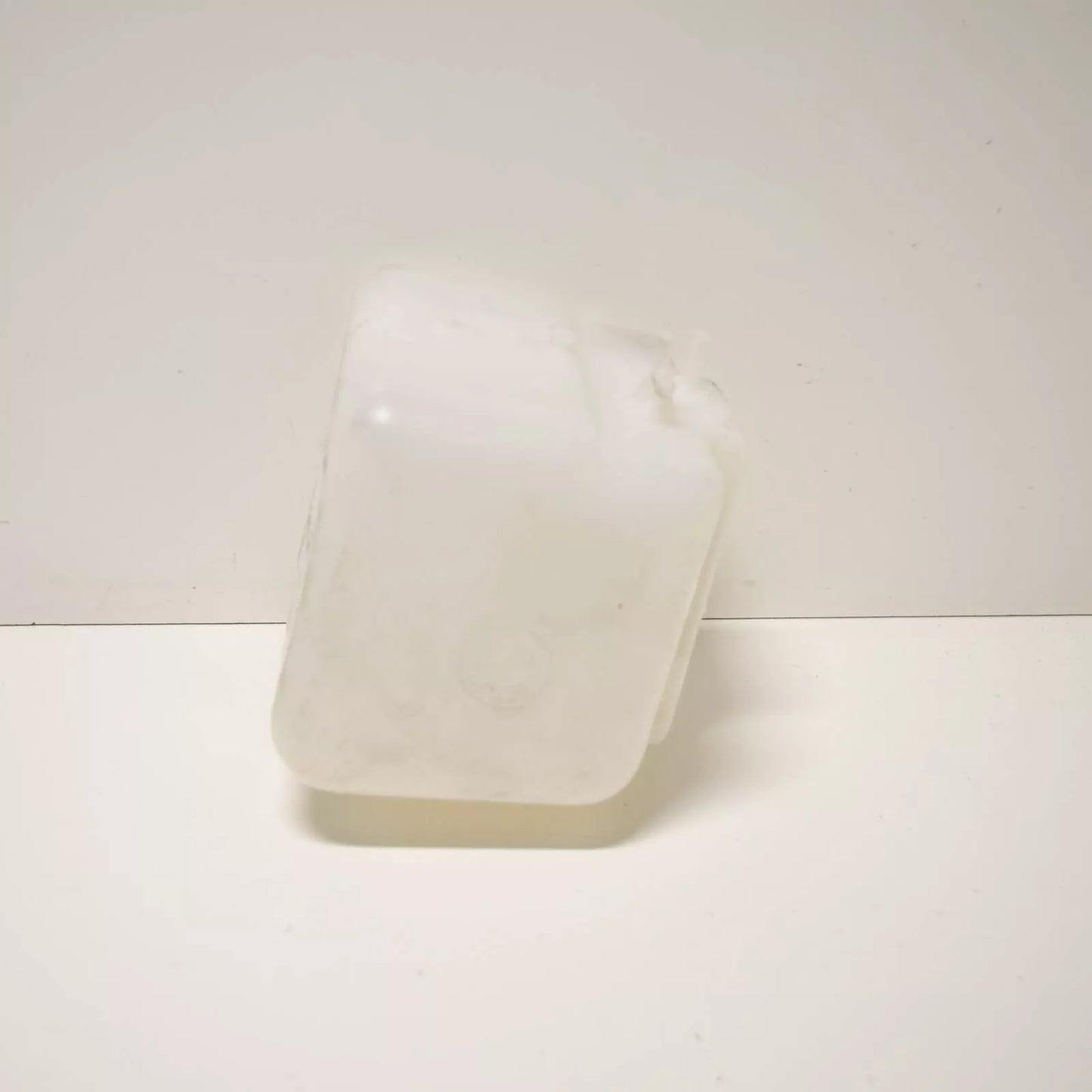 NEW BMW 6 E24 WINDSHIELD CLEANING FLUID CONTAINER 61661363150 ORIGINAL