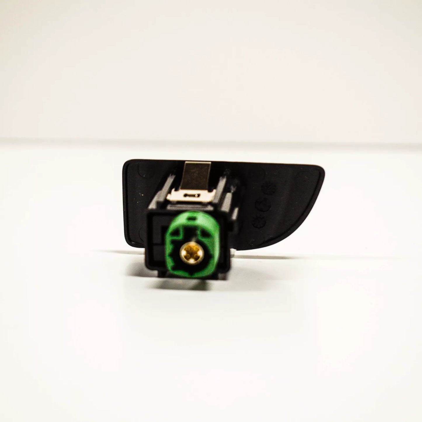 NEW AUDI A3 8V AUDIO AUXILIARY JACK INTERFACE USB PORT LHD 8V1035726