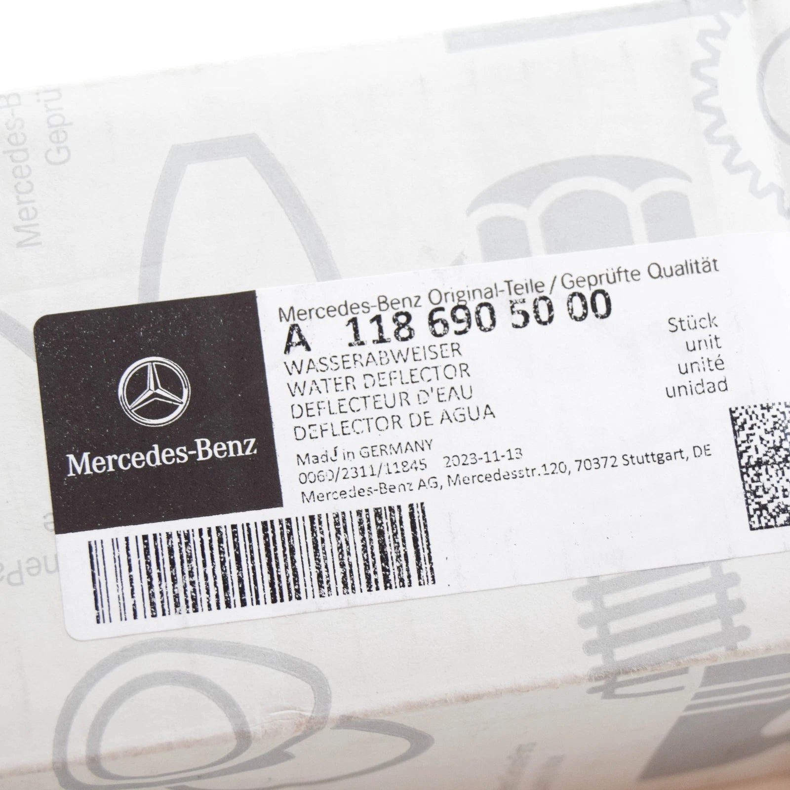 NEW MERCEDES-BENZ CLA C118 RIGHT WINDSHIELD WATER DEFLECTOR A1186905000 ORIGINAL