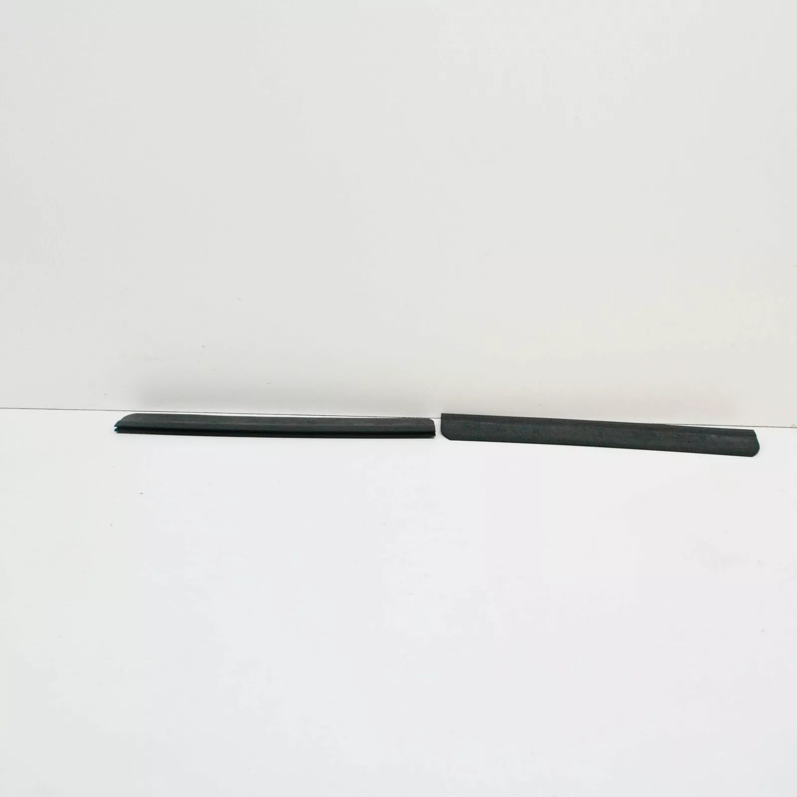 NEW MERCEDES-BENZ S W140 FRONT WHEEL ARCH LINER FENDER SEAL A1406981998 ORIGINAL