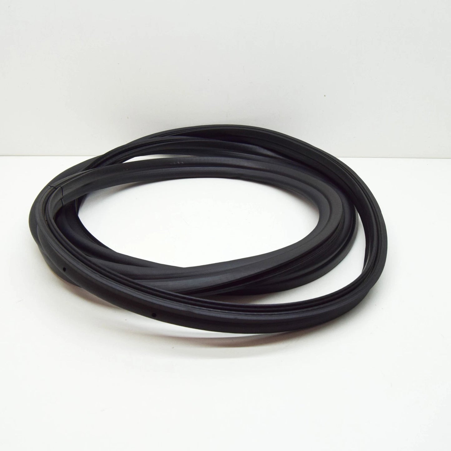 NEW MERCEDES-BENZ E W210 REAR TRUNK LID SEAL A2107500198 ORIGINAL