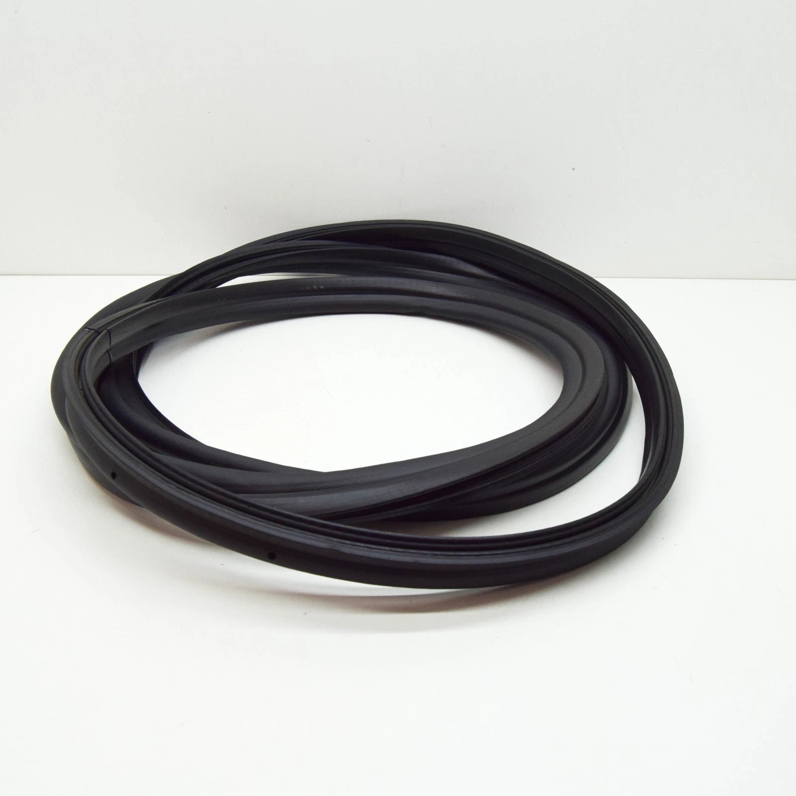 NEW MERCEDES-BENZ E W210 REAR TRUNK LID SEAL A2107500198 ORIGINAL