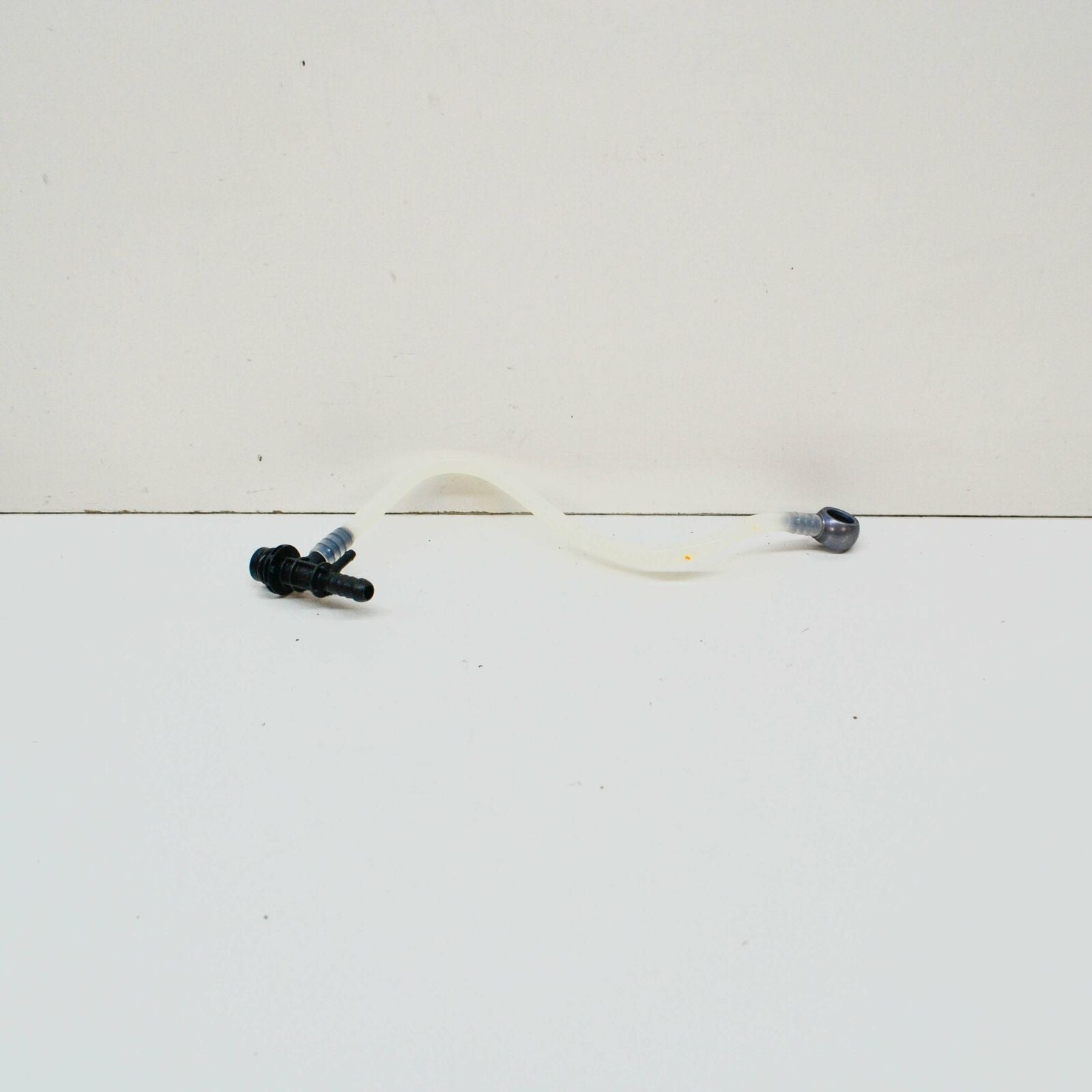 NEW MERCEDES-BENZ C W202 INJECTION PUMP TO FUEL FILTER LINE A6050701232 ORIGINAL