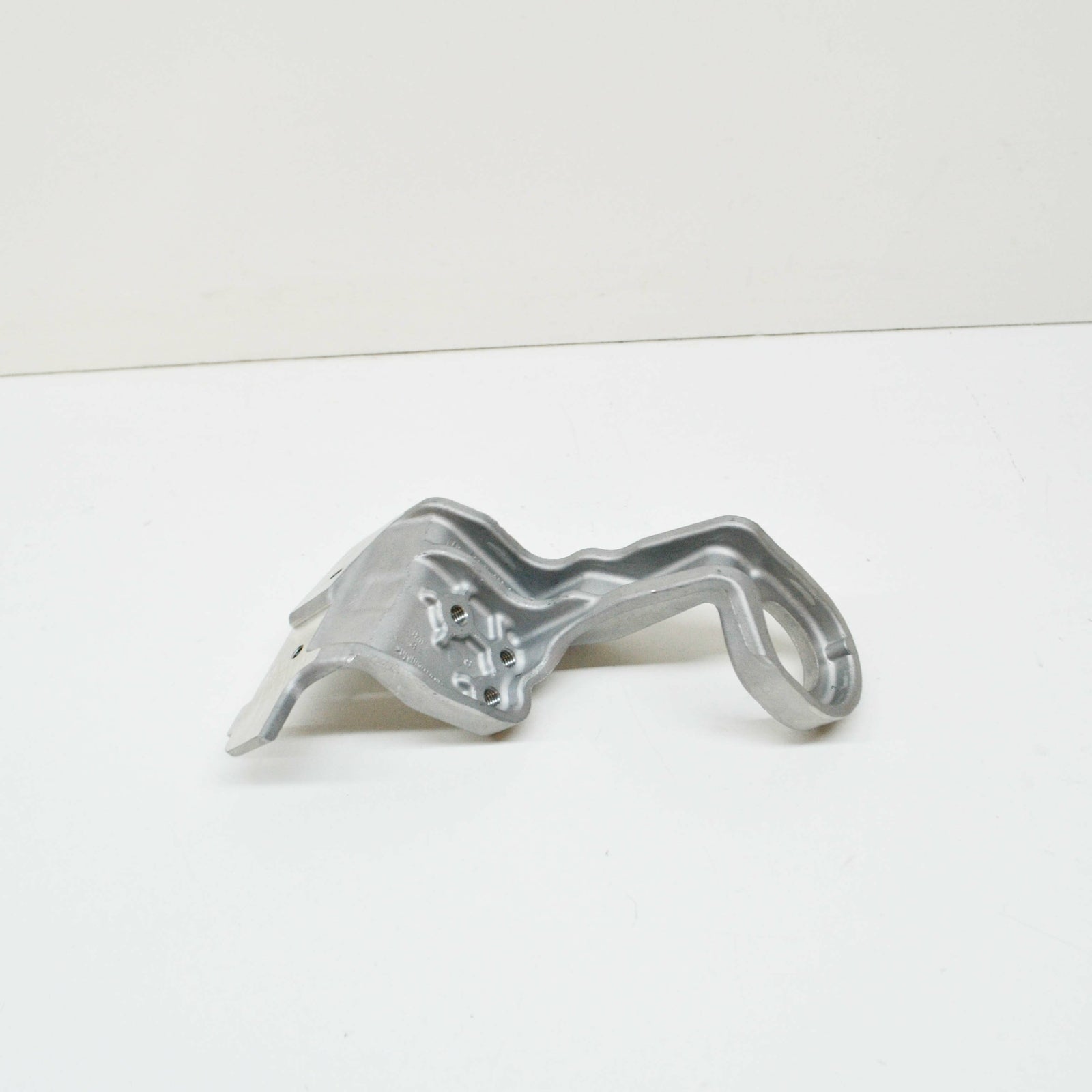 NEW MERCEDES-BENZ C W205 COOLING RADIATOR RIGHT LOWER HOLDER A2055051900