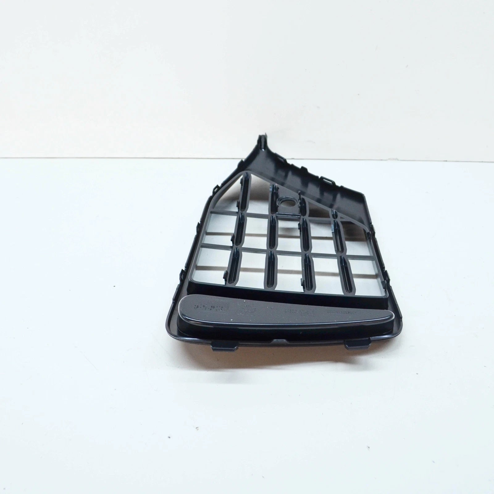 NEW AUDI Q8 FRONT RIGHT BUMPER GRILLE 4M8807682B4W3 ORIGINAL