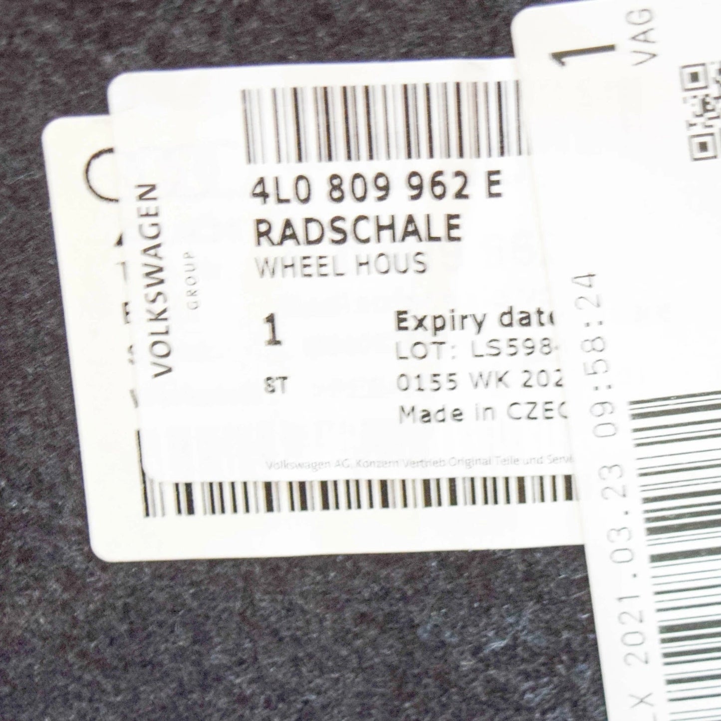 NEW AUDI Q7 4L FRONT RIGHT FENDER LINER SPLASH SHIELD 4L0809962E