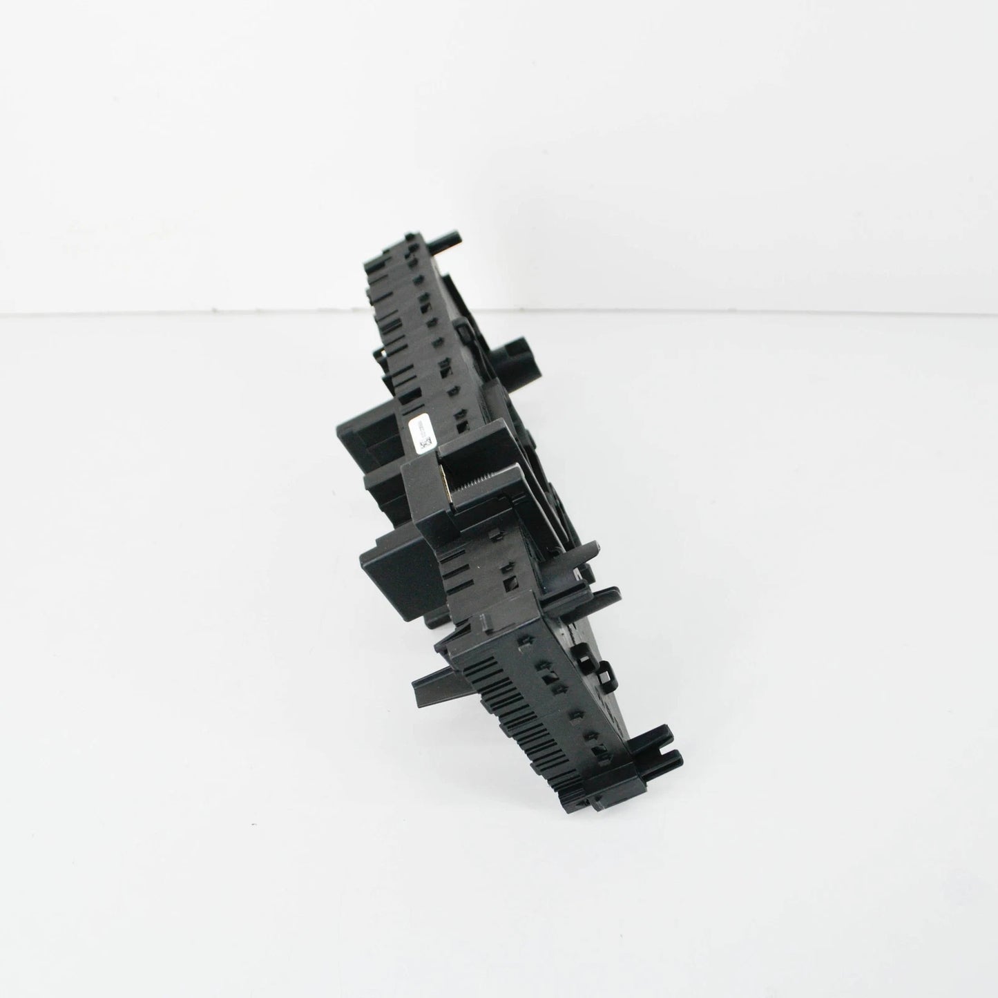 NEW MERCEDES-BENZ E W213 FUSE AND RELAY BOX SRB RELAY A2139068901 ORIGINAL