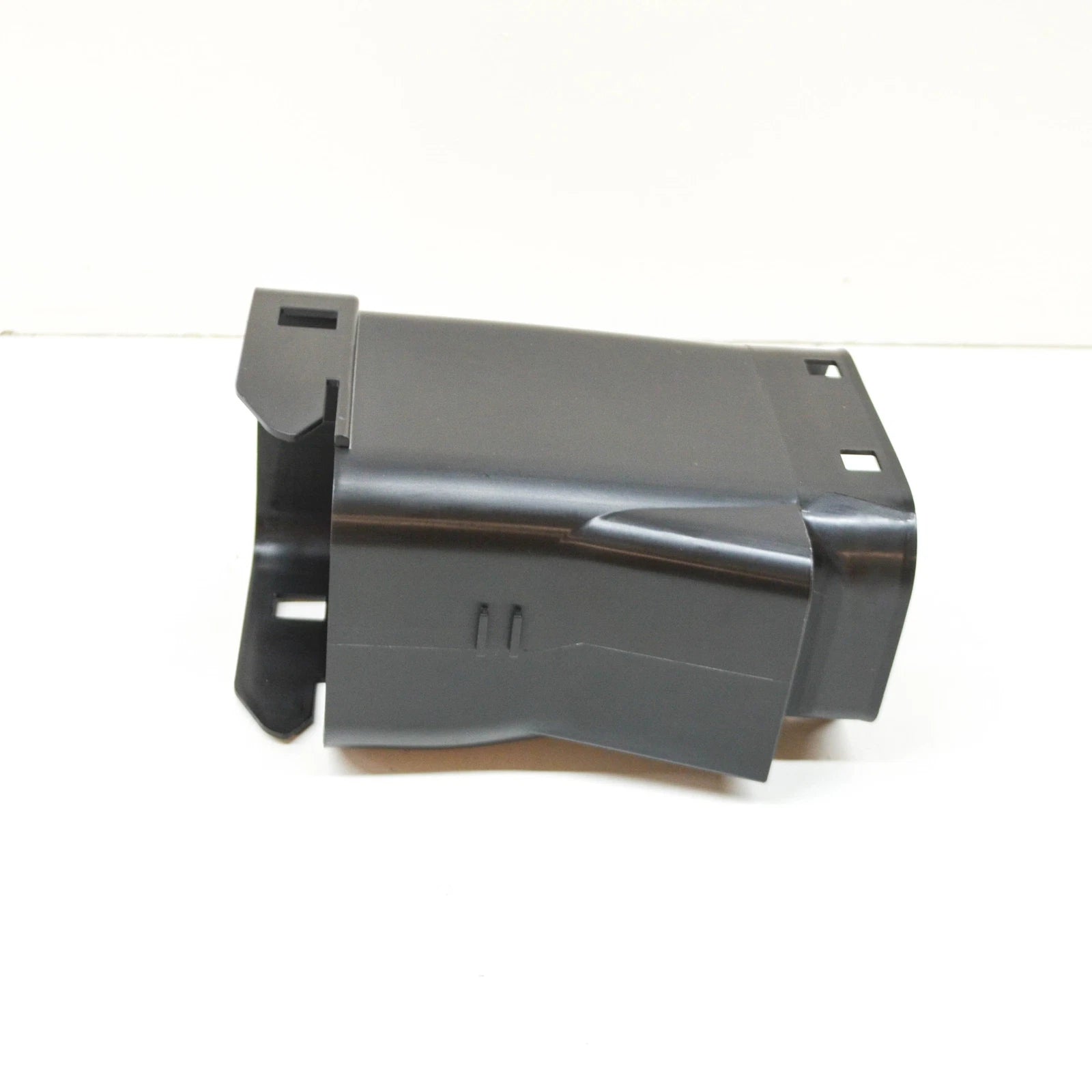 NEW BMW M5 F90 LEFT CENTER AIR INTAKE TUBE DUCT 13717856826 ORIGINAL