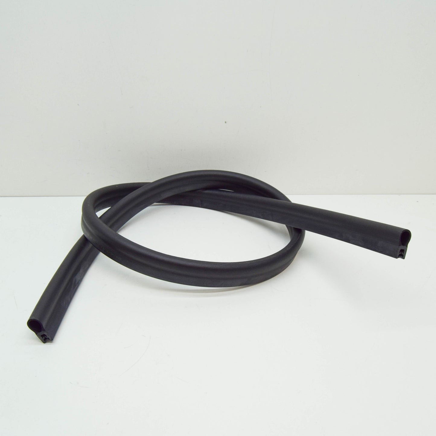 NEW VOLSKWAGEN ARTEON 3H7 FRONT HOOD WATER BOX SEAL 3G8823723 ORIGINAL